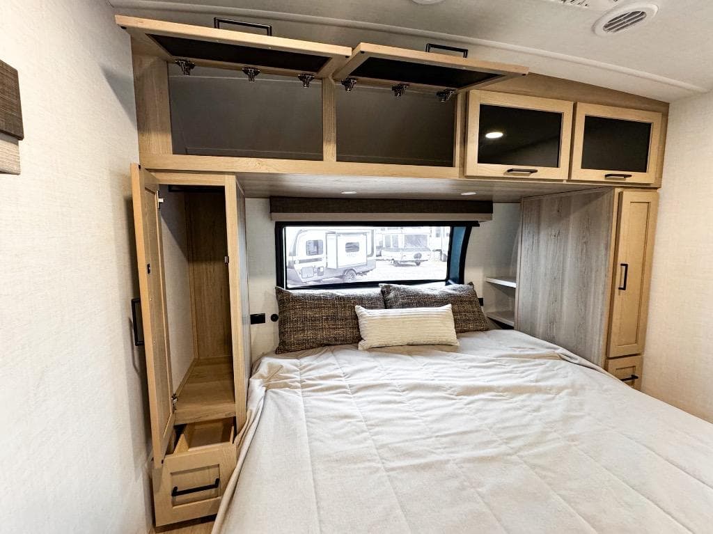 2026 Forest River 2026 Forest River Rockwood Ultra Lite - thumbnail 23