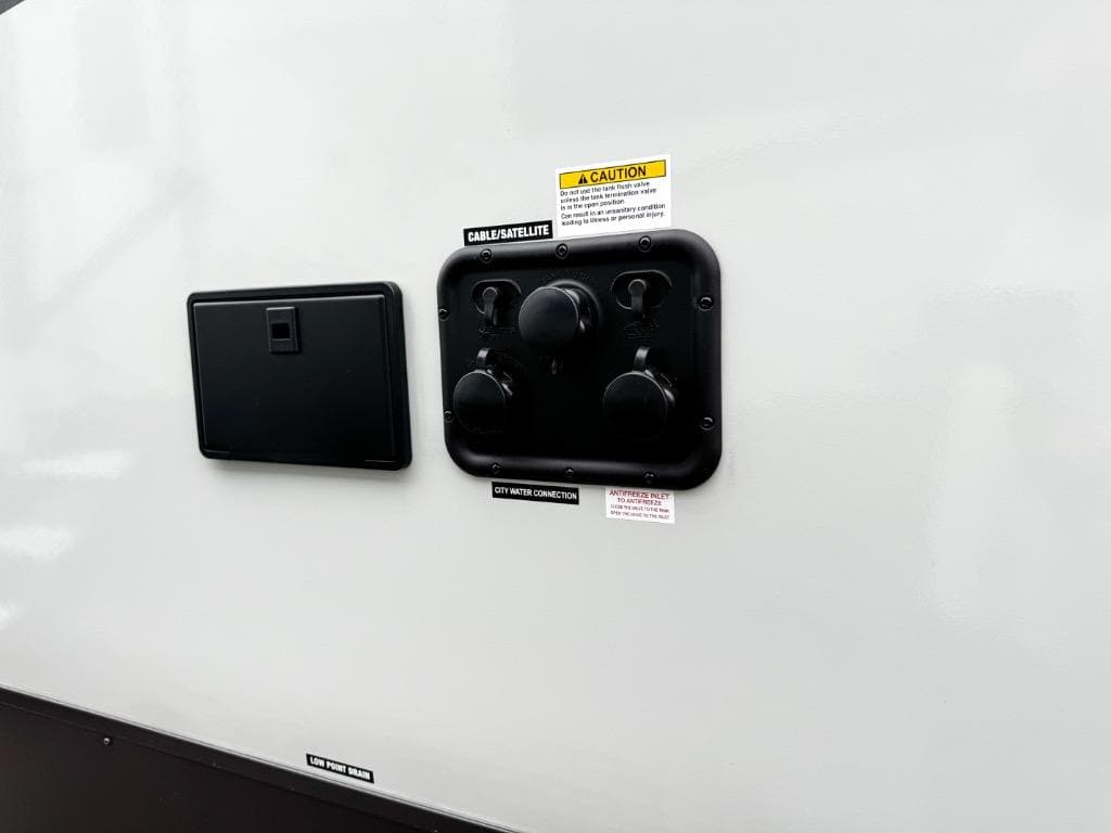 2026 Forest River 2026 Forest River Rockwood Ultra Lite - thumbnail 29