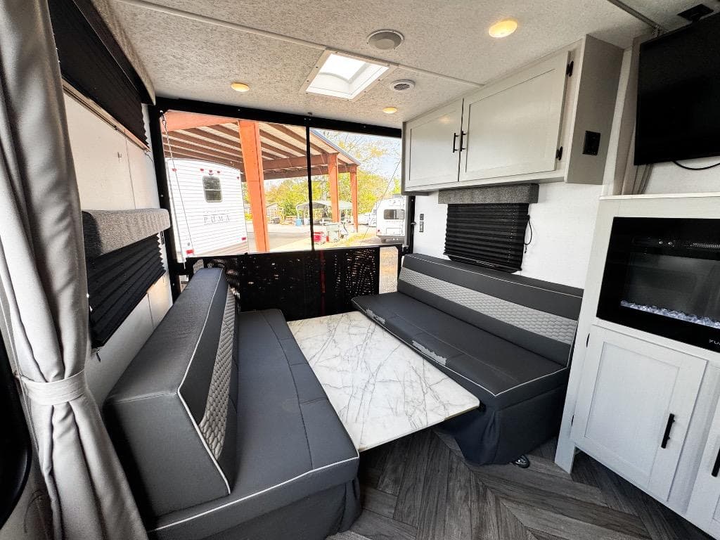 2021 Forest River 2021 Forest River Wildwood FSX - thumbnail 3