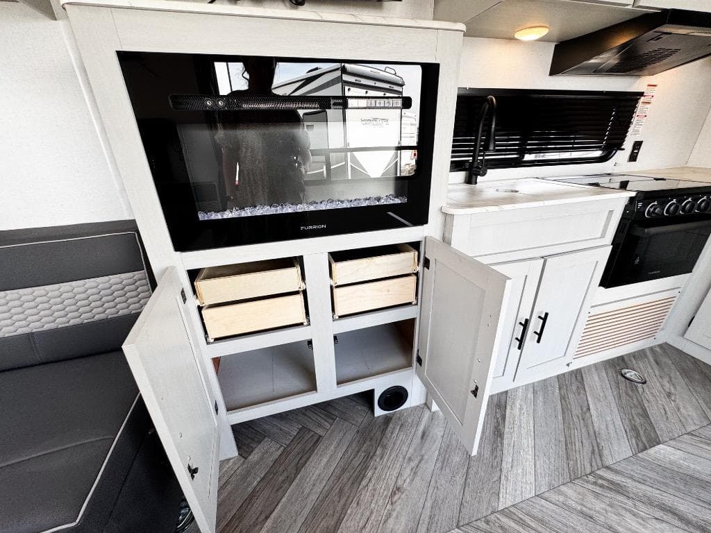 2021 Forest River 2021 Forest River Wildwood FSX - thumbnail 5