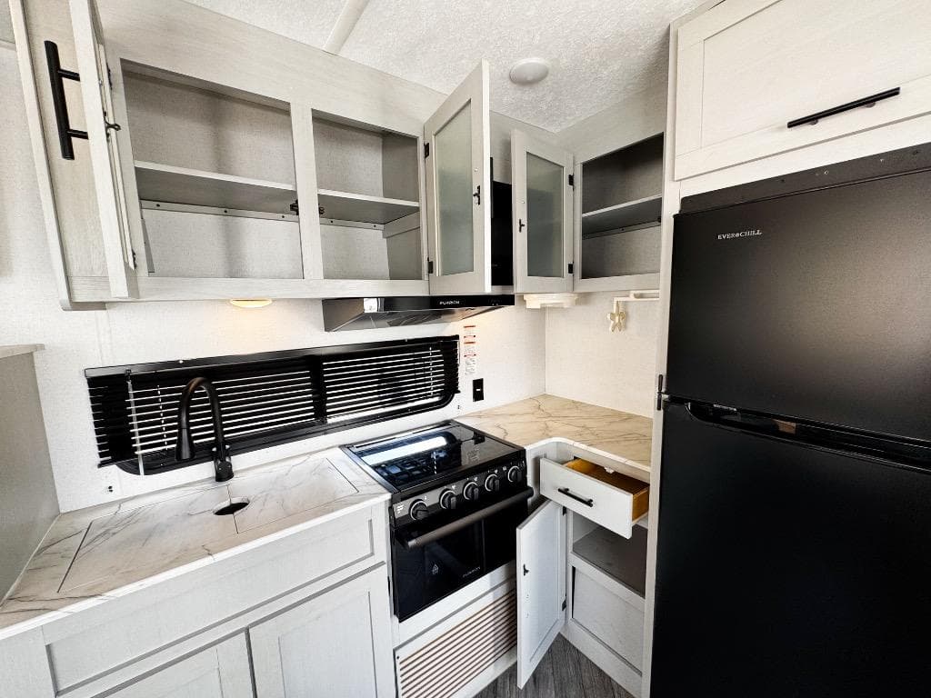 2021 Forest River 2021 Forest River Wildwood FSX - thumbnail 9