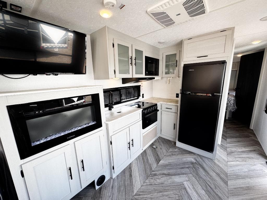 2021 Forest River 2021 Forest River Wildwood FSX - thumbnail 11