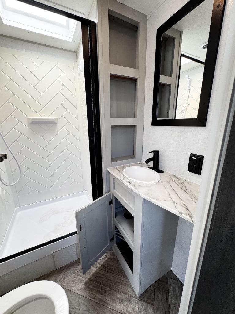 2021 Forest River 2021 Forest River Wildwood FSX - thumbnail 16