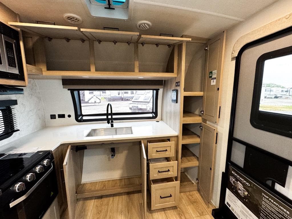 2026 Forest River 2026 Forest River Rockwood Ultra Lite - thumbnail 7