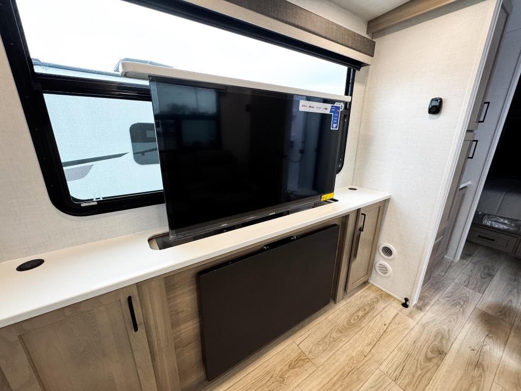 2026 Forest River 2026 Forest River Rockwood Ultra Lite - thumbnail 14