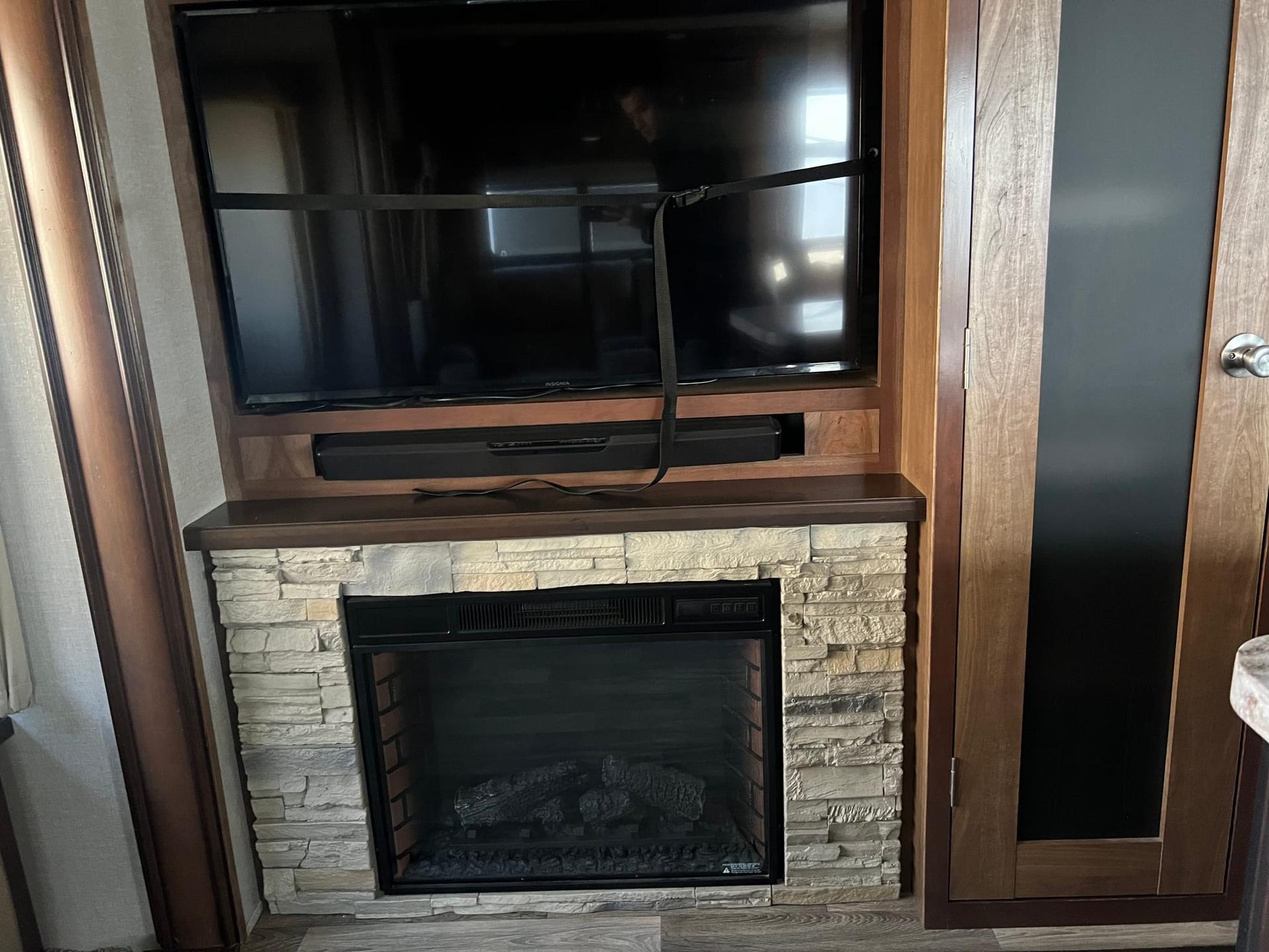 2018 Keystone 2018 Keystone Montana - thumbnail 19