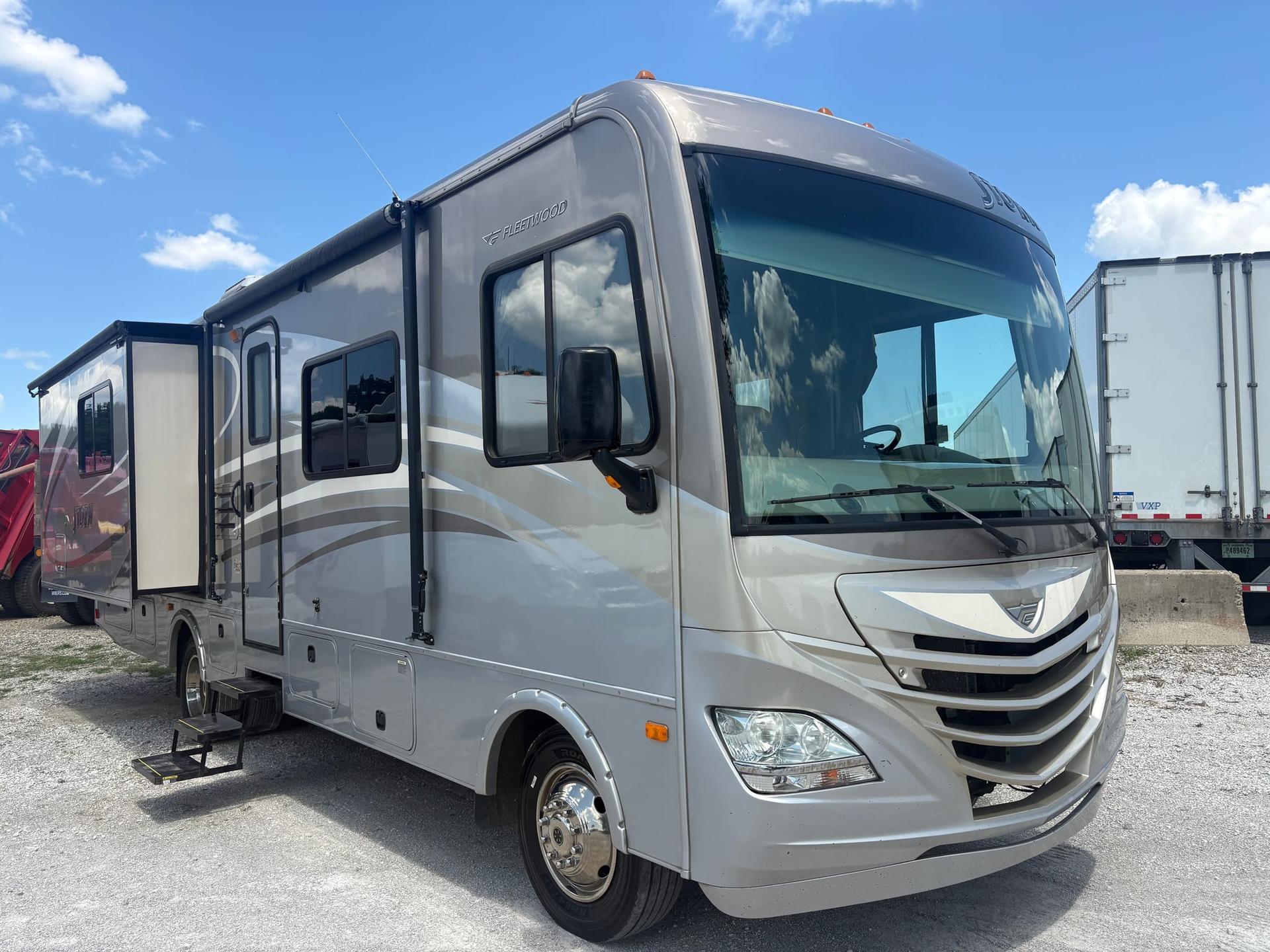 2014 Fleetwood Storm 32H