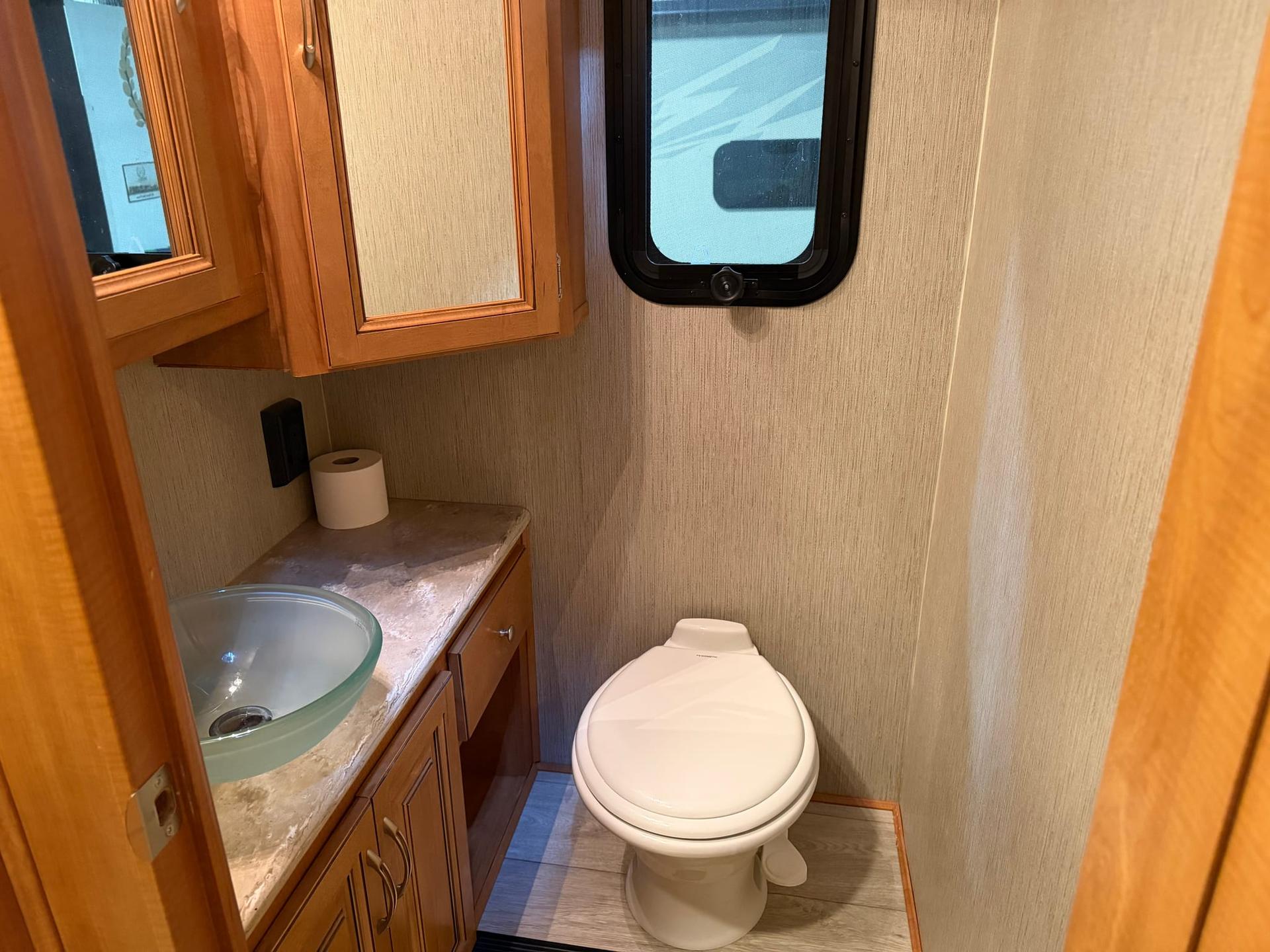 2019 Nexus RV 2019 Nexus RV Bentley - thumbnail 28