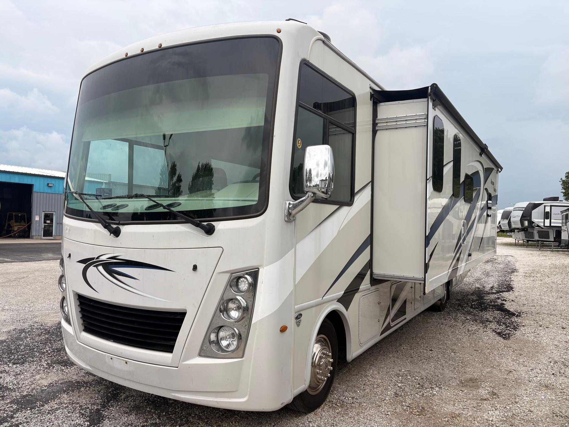 2023 Thor Motor Coach 2023 Thor Motor Coach Freedom Traveler - thumbnail 3