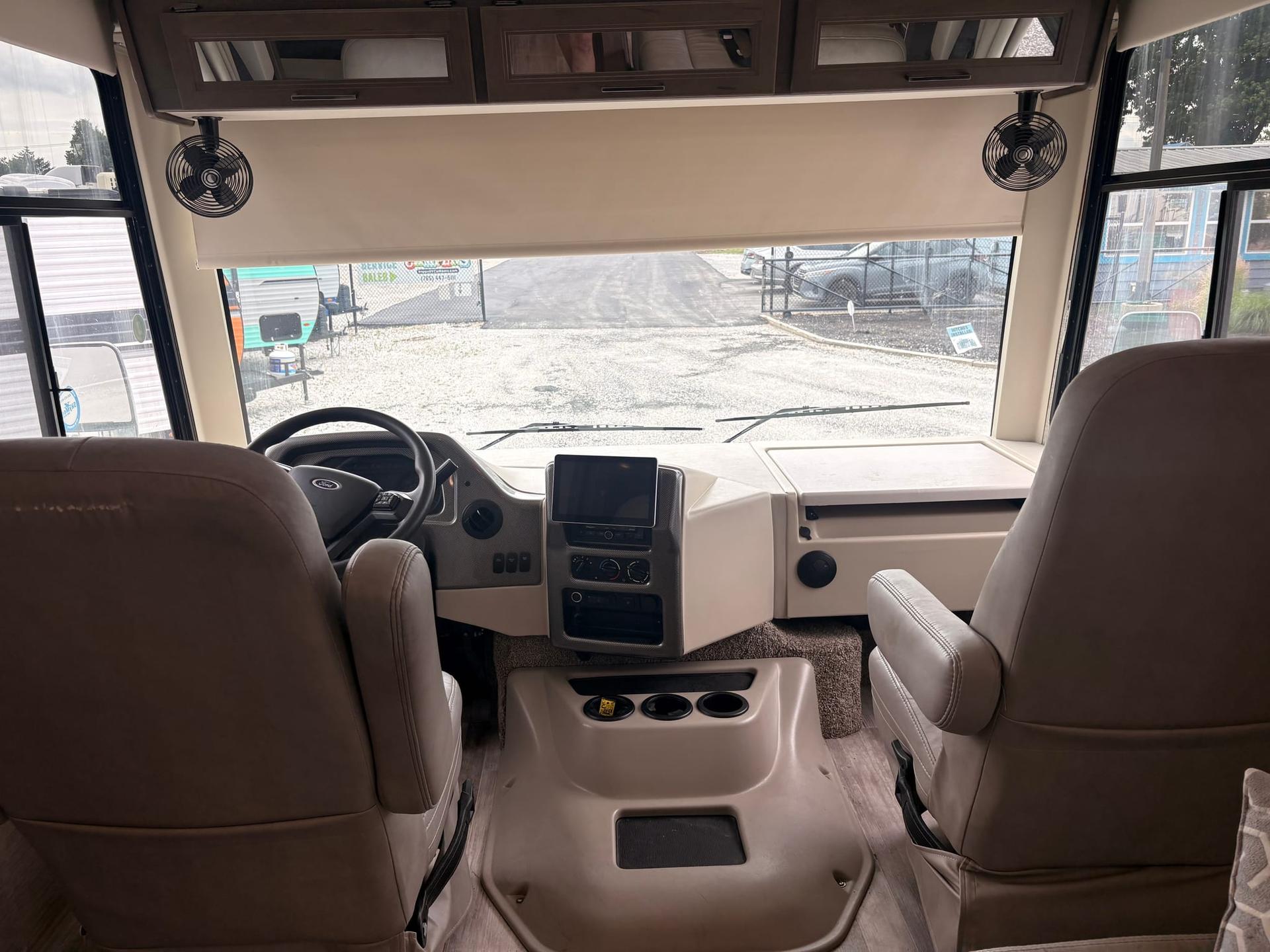 2023 Thor Motor Coach 2023 Thor Motor Coach Freedom Traveler - thumbnail 6