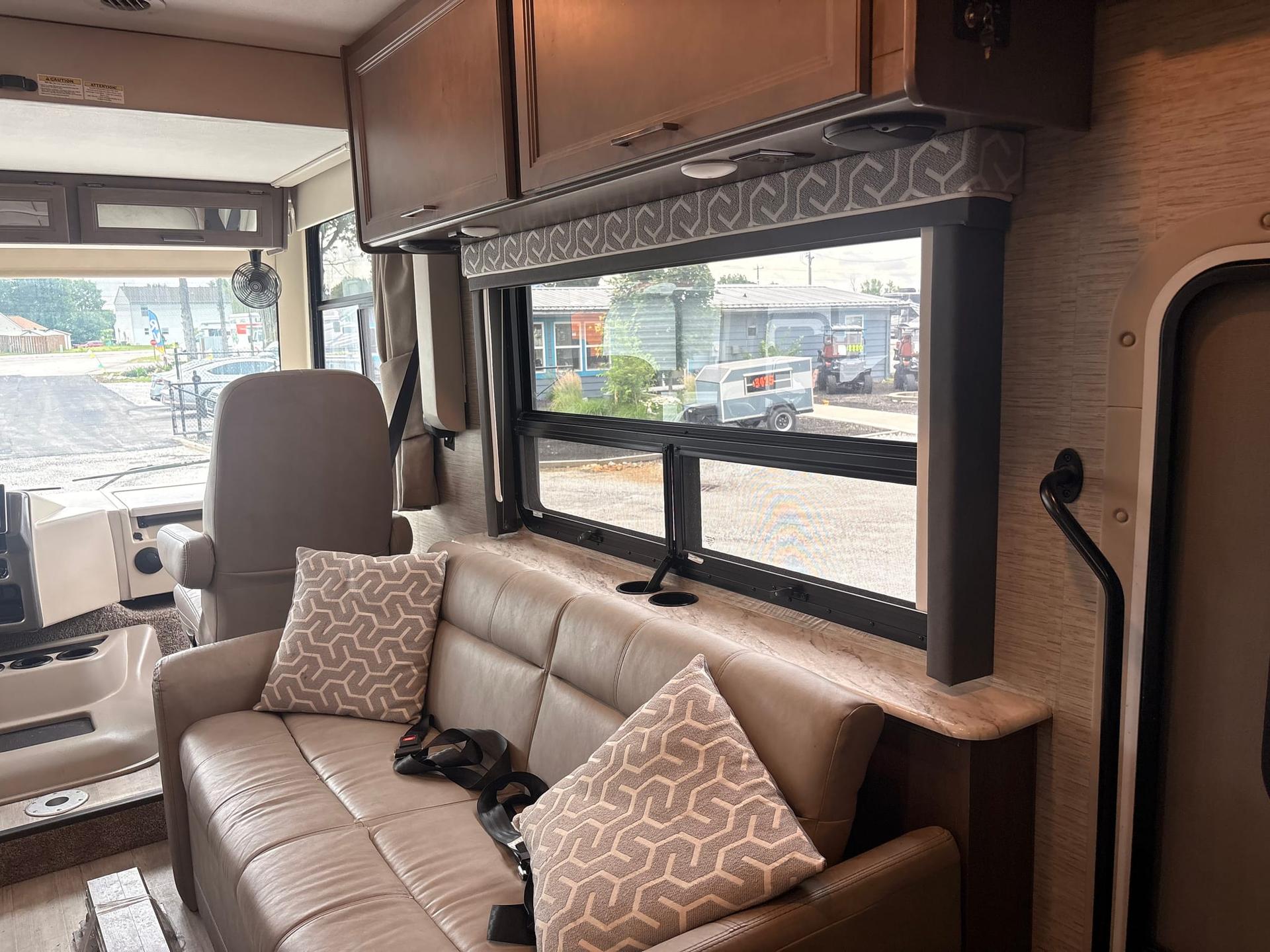 2023 Thor Motor Coach 2023 Thor Motor Coach Freedom Traveler - thumbnail 14