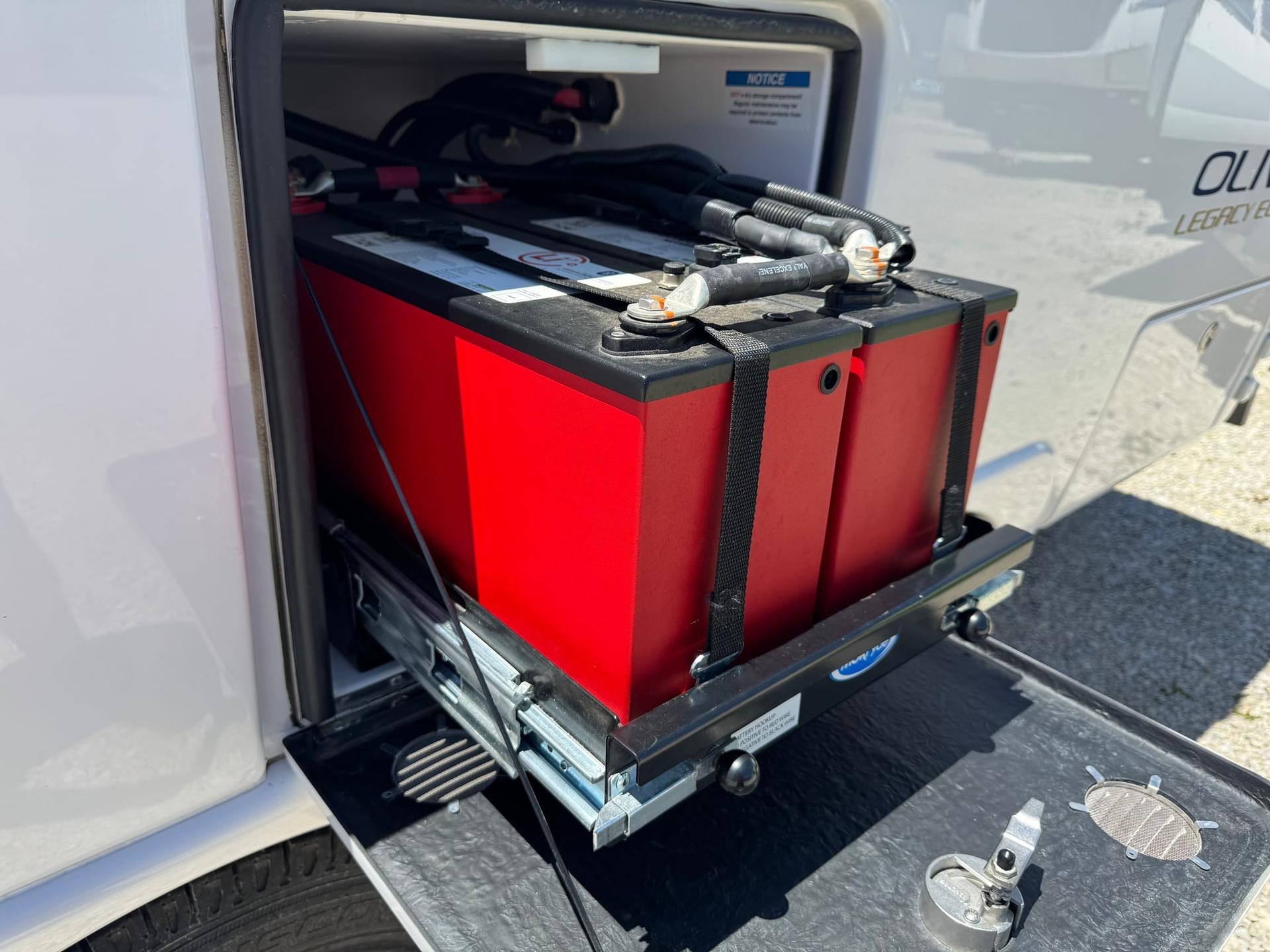 2021 Oliver Travel Trailers 2021 Oliver Travel Trailers Legacy - thumbnail 2