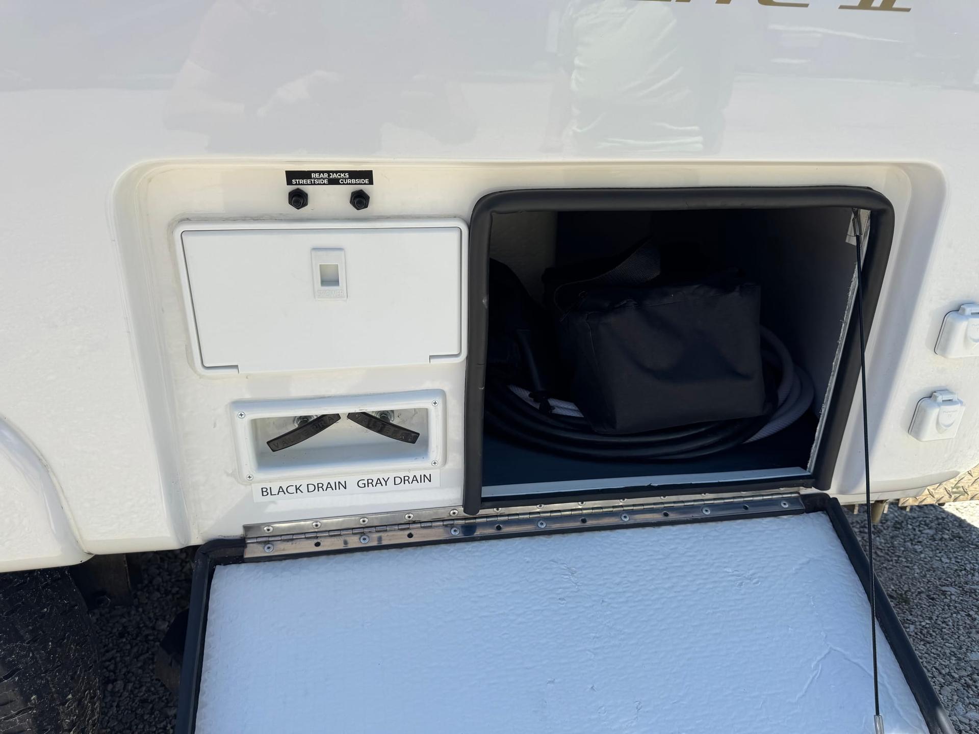 2021 Oliver Travel Trailers 2021 Oliver Travel Trailers Legacy - thumbnail 8