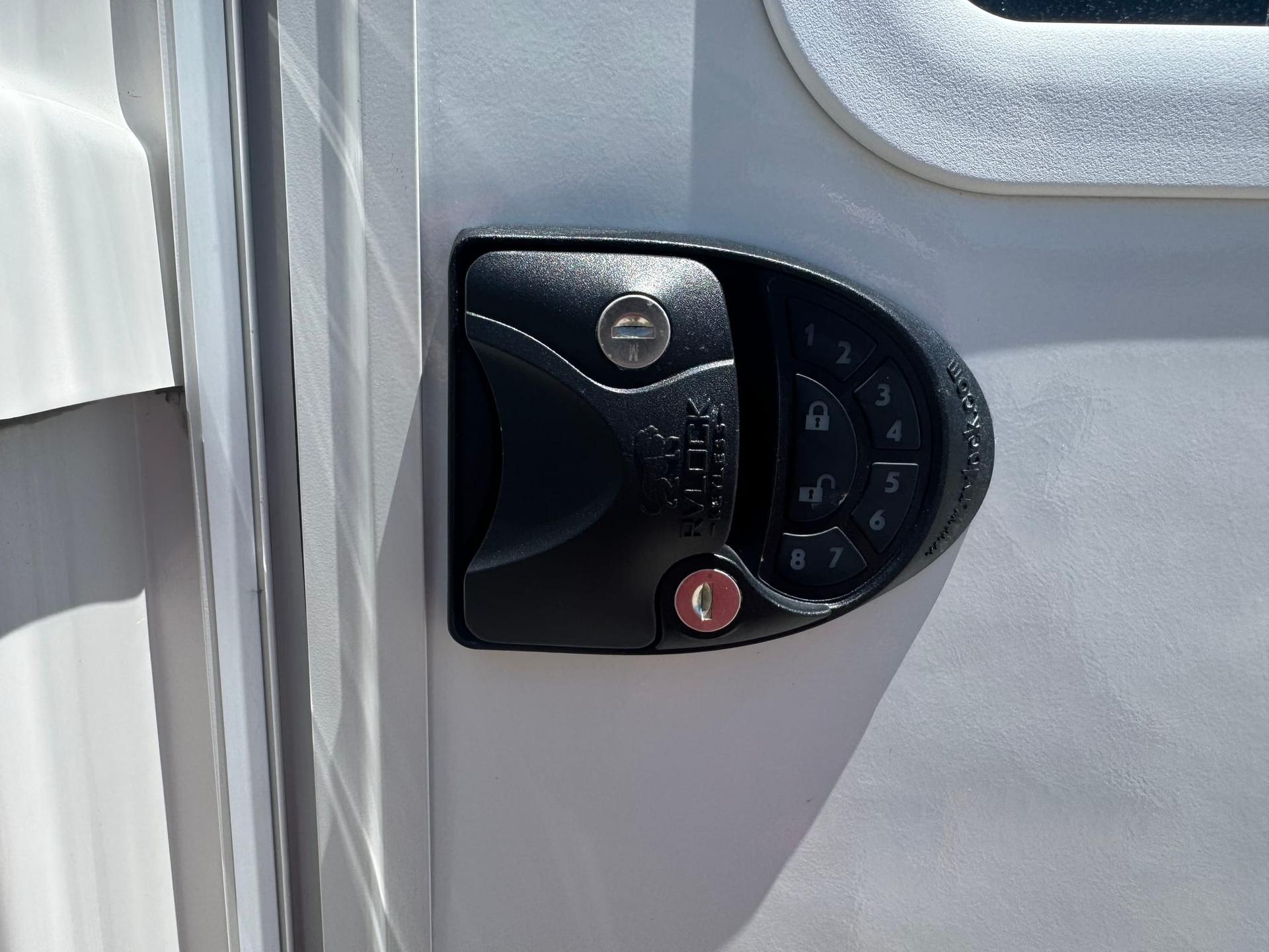 2021 Oliver Travel Trailers 2021 Oliver Travel Trailers Legacy - thumbnail 10