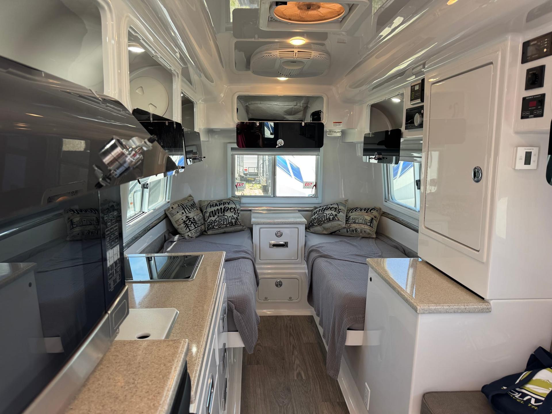 2021 Oliver Travel Trailers 2021 Oliver Travel Trailers Legacy - thumbnail 12