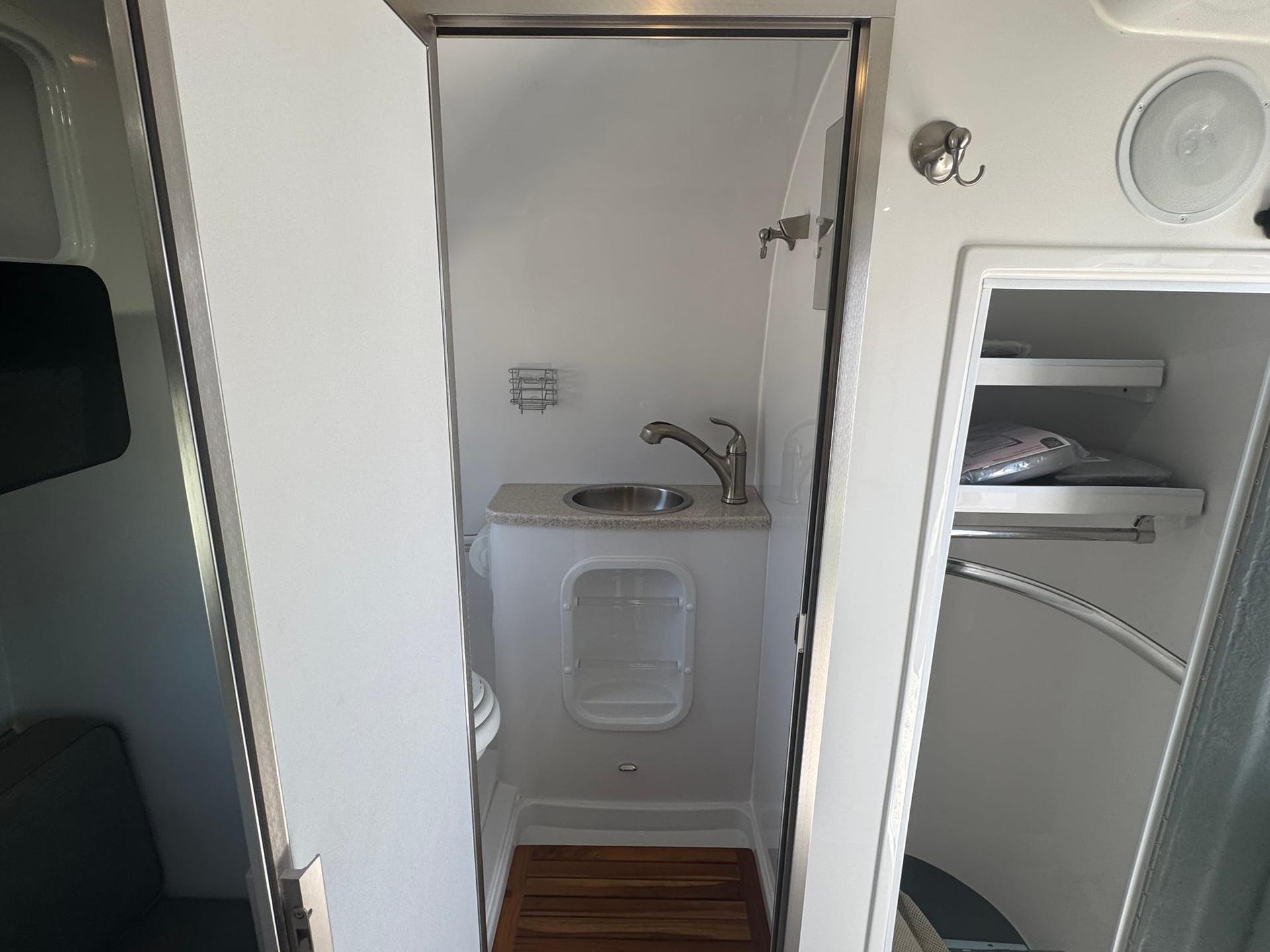 2021 Oliver Travel Trailers 2021 Oliver Travel Trailers Legacy - thumbnail 13