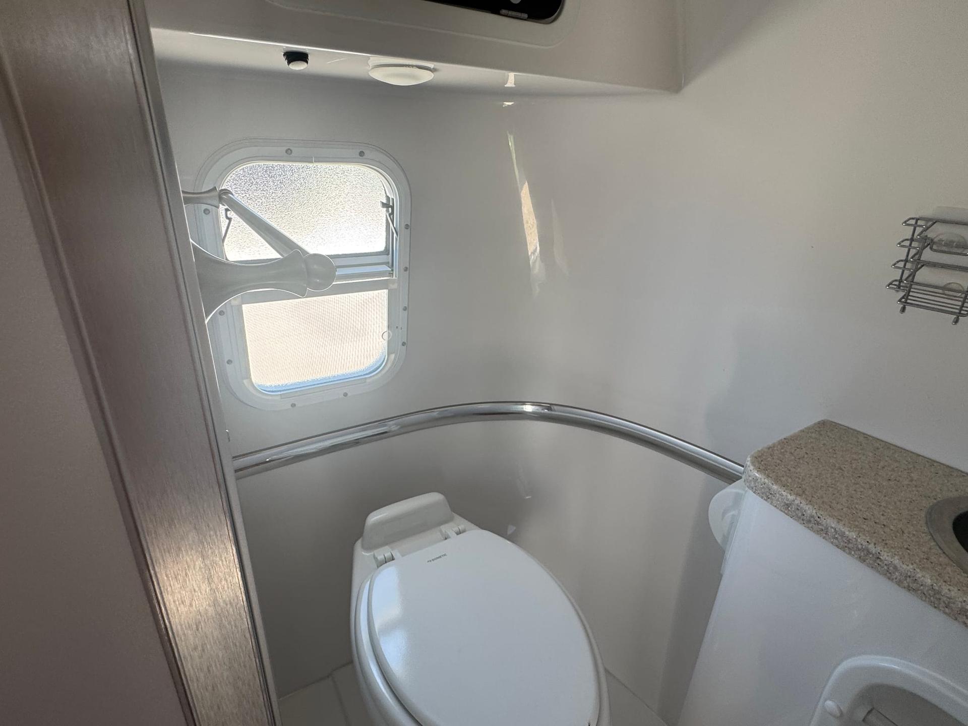 2021 Oliver Travel Trailers 2021 Oliver Travel Trailers Legacy - thumbnail 14