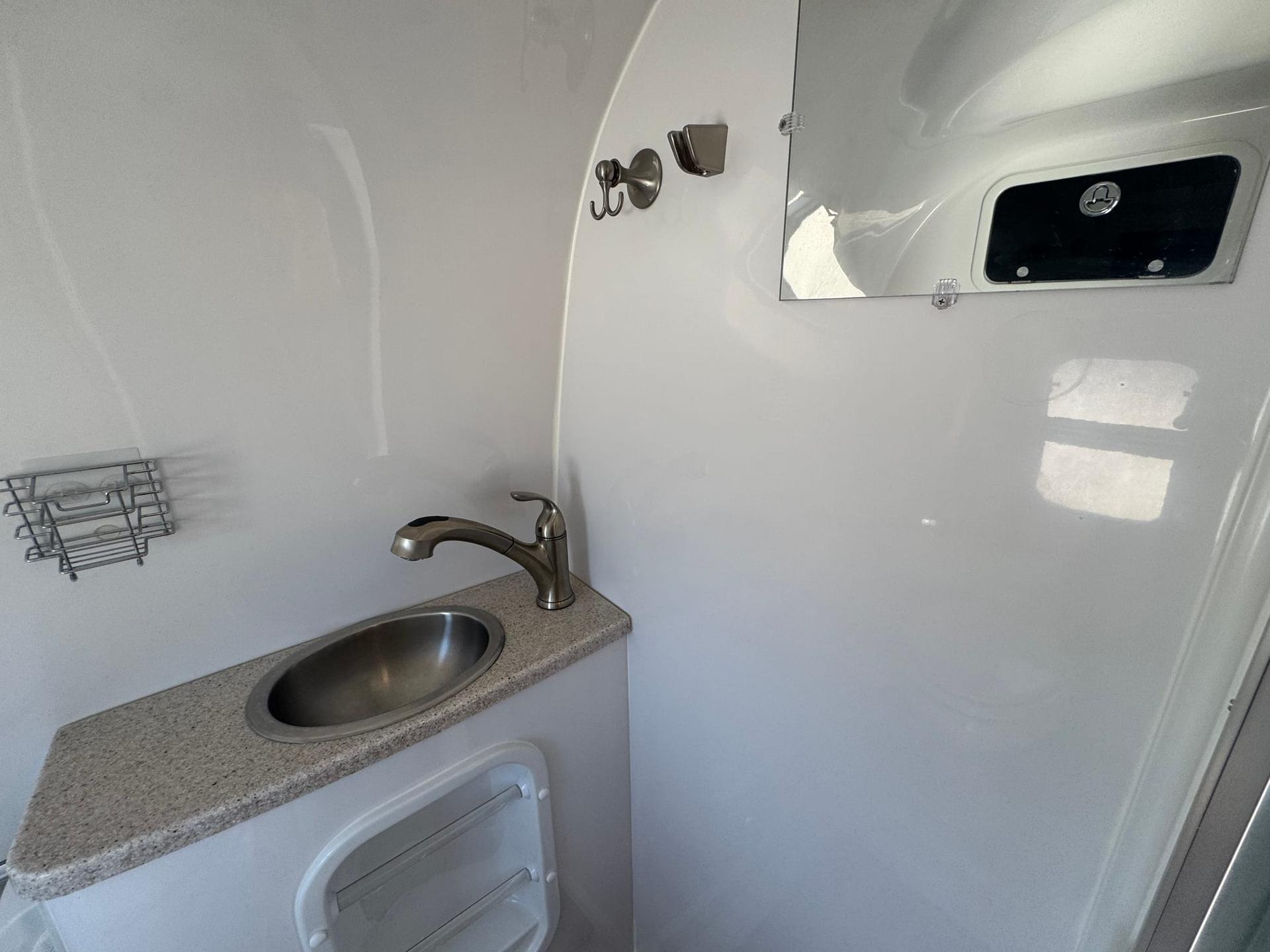 2021 Oliver Travel Trailers 2021 Oliver Travel Trailers Legacy - thumbnail 16