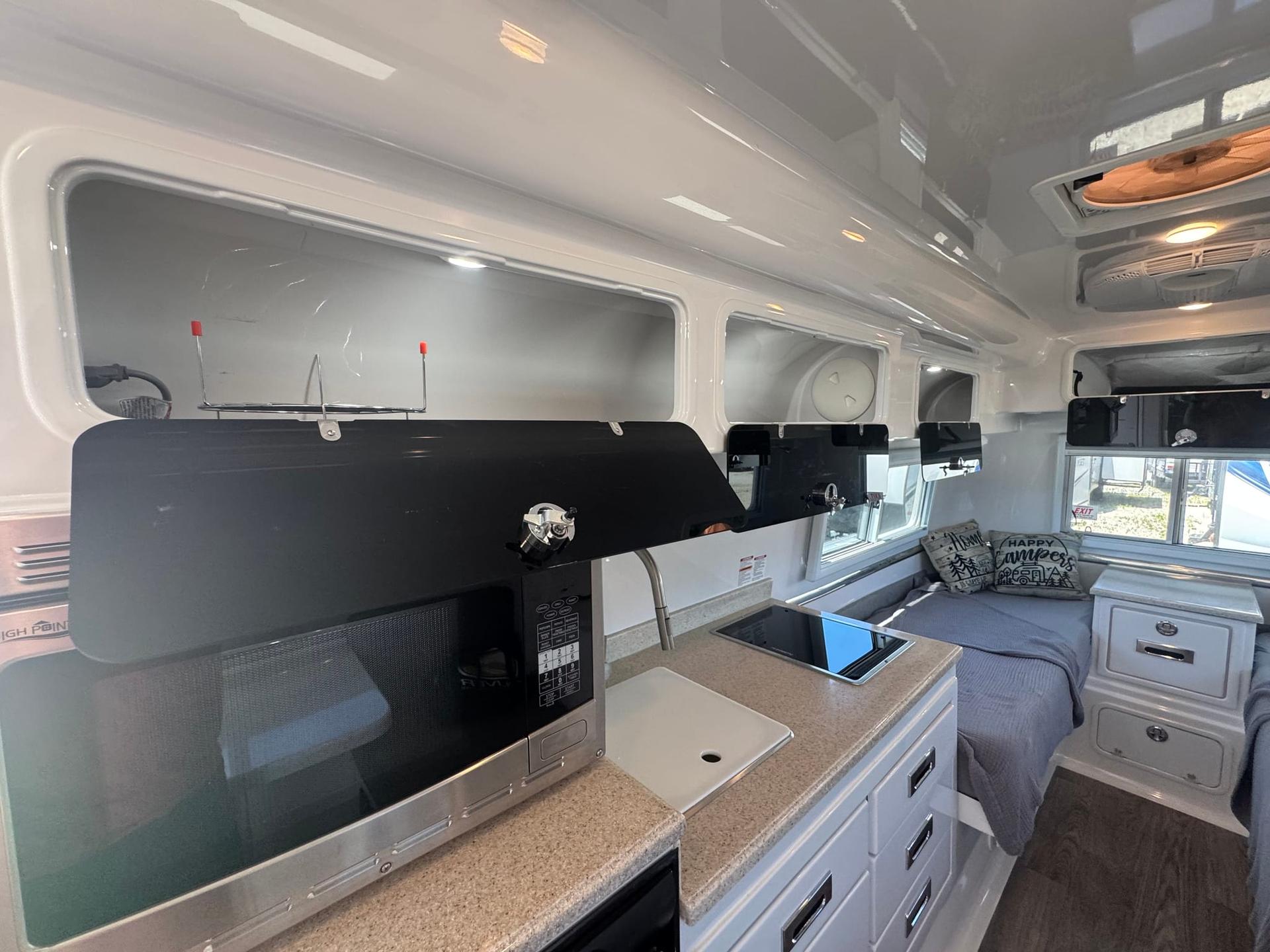 2021 Oliver Travel Trailers 2021 Oliver Travel Trailers Legacy - thumbnail 20