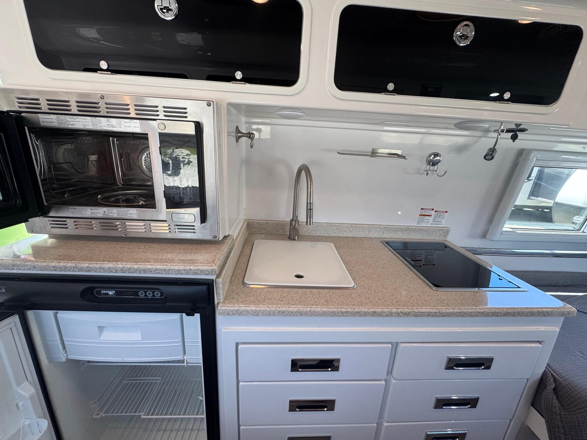 2021 Oliver Travel Trailers 2021 Oliver Travel Trailers Legacy - thumbnail 21
