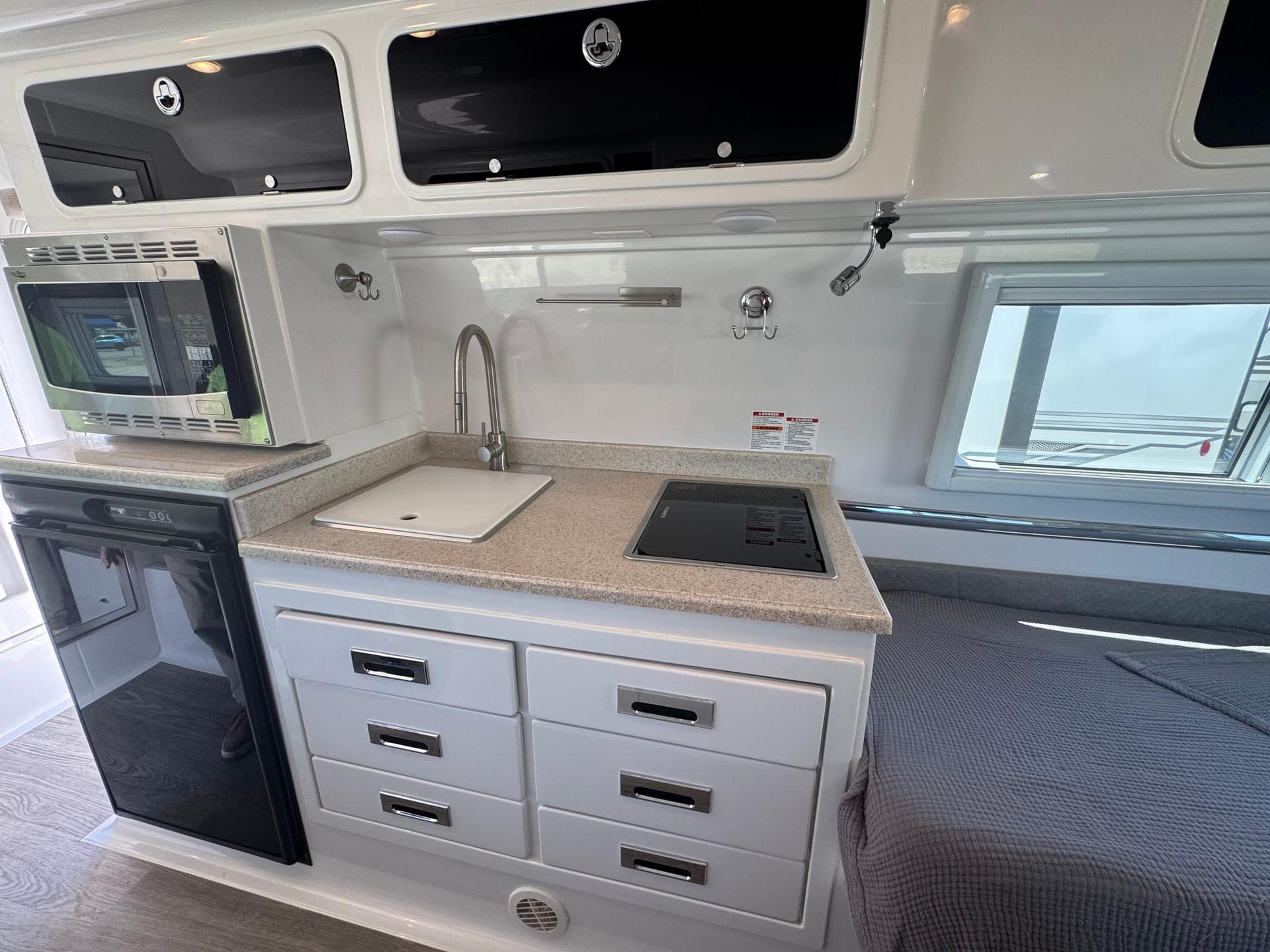 2021 Oliver Travel Trailers 2021 Oliver Travel Trailers Legacy - thumbnail 22