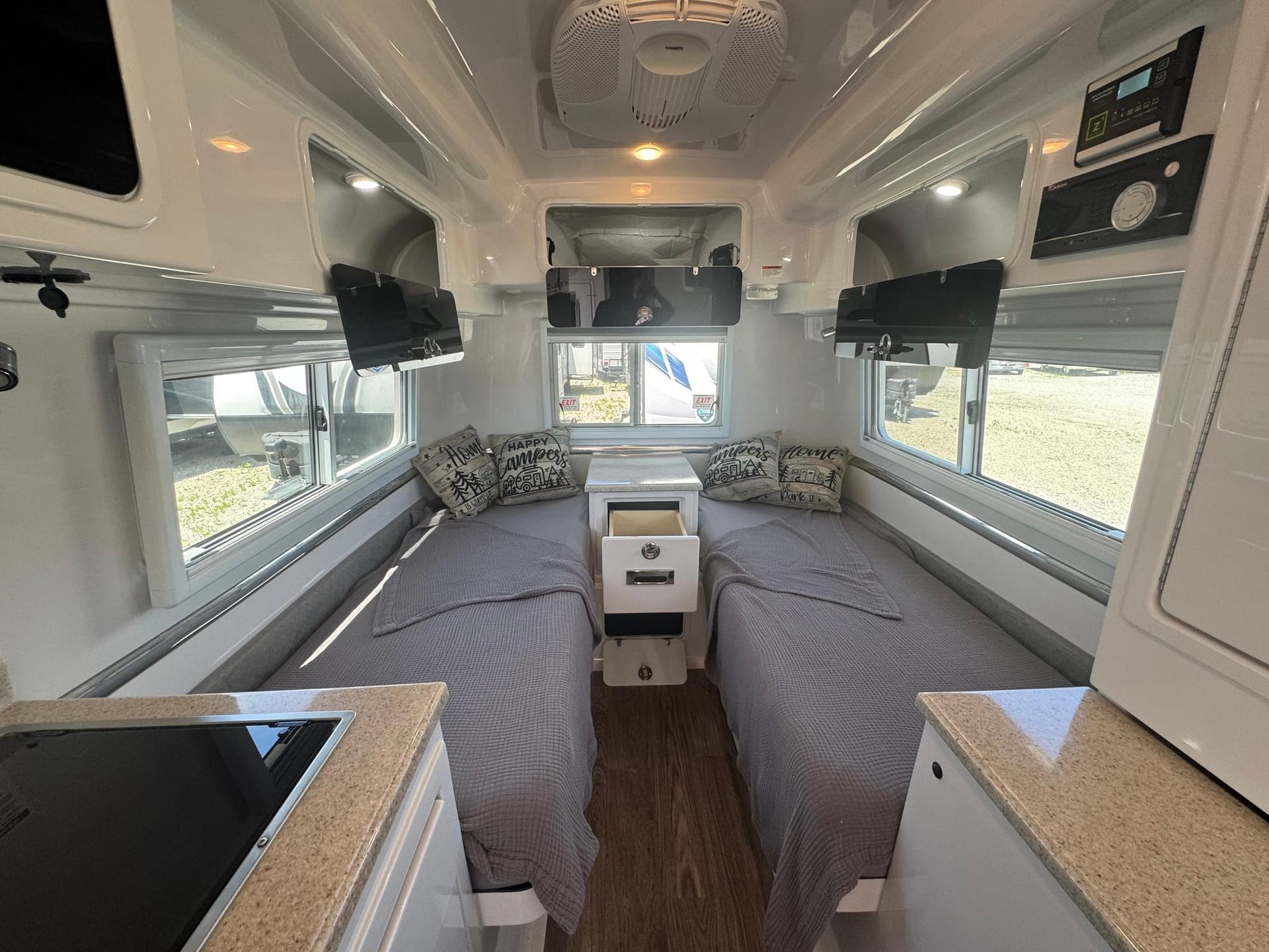 2021 Oliver Travel Trailers 2021 Oliver Travel Trailers Legacy - thumbnail 23