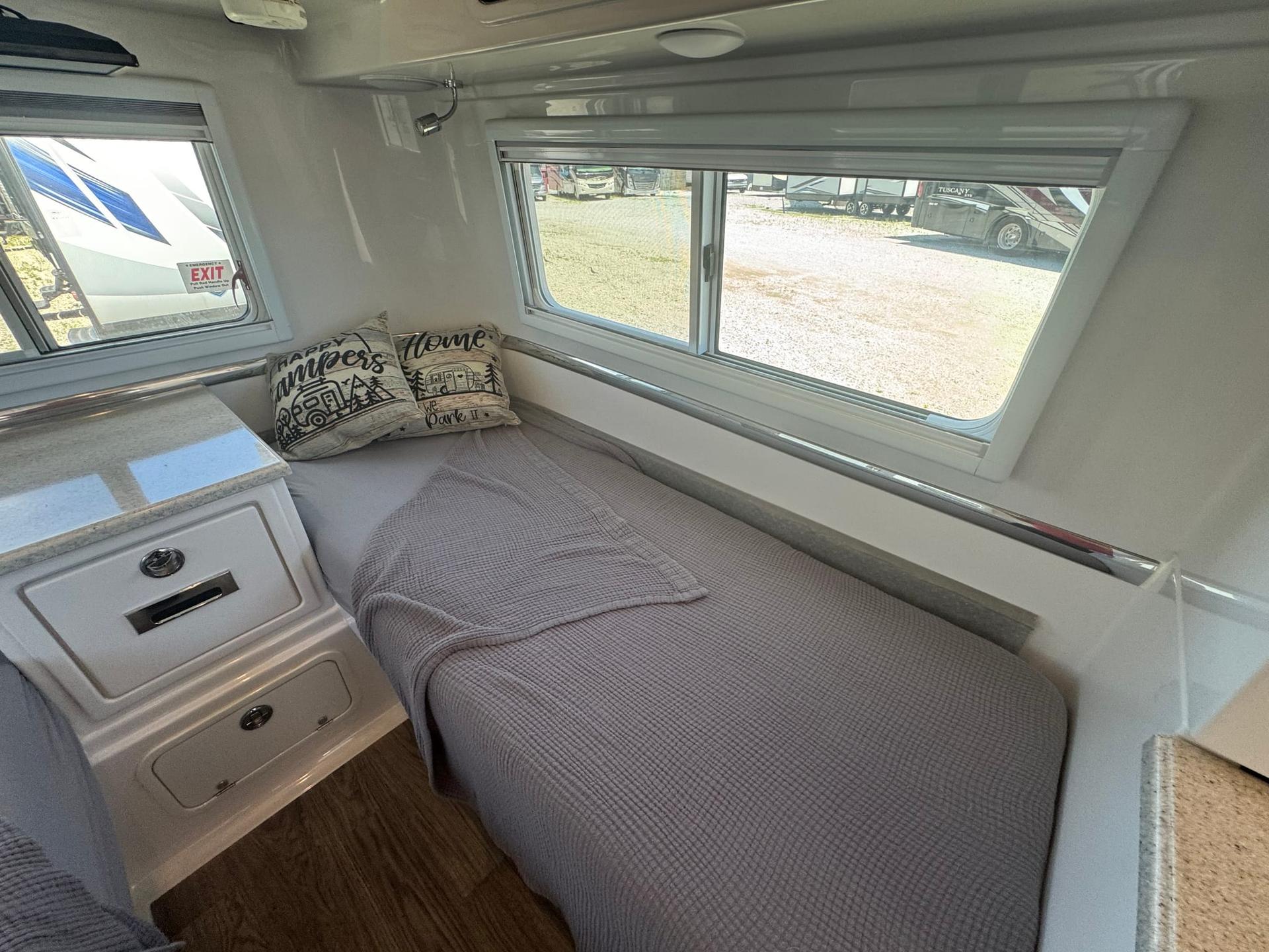 2021 Oliver Travel Trailers 2021 Oliver Travel Trailers Legacy - thumbnail 24