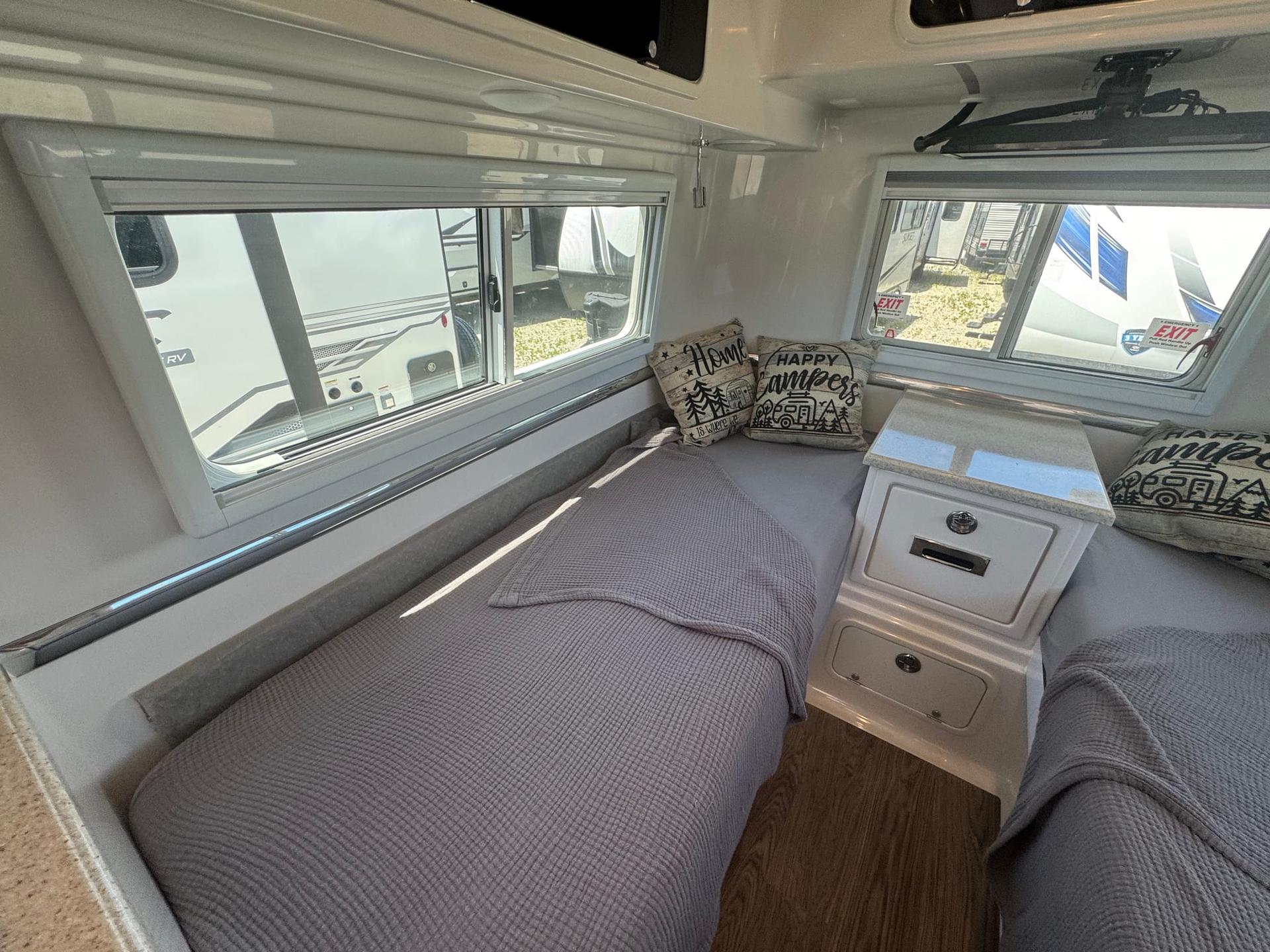 2021 Oliver Travel Trailers 2021 Oliver Travel Trailers Legacy - thumbnail 25