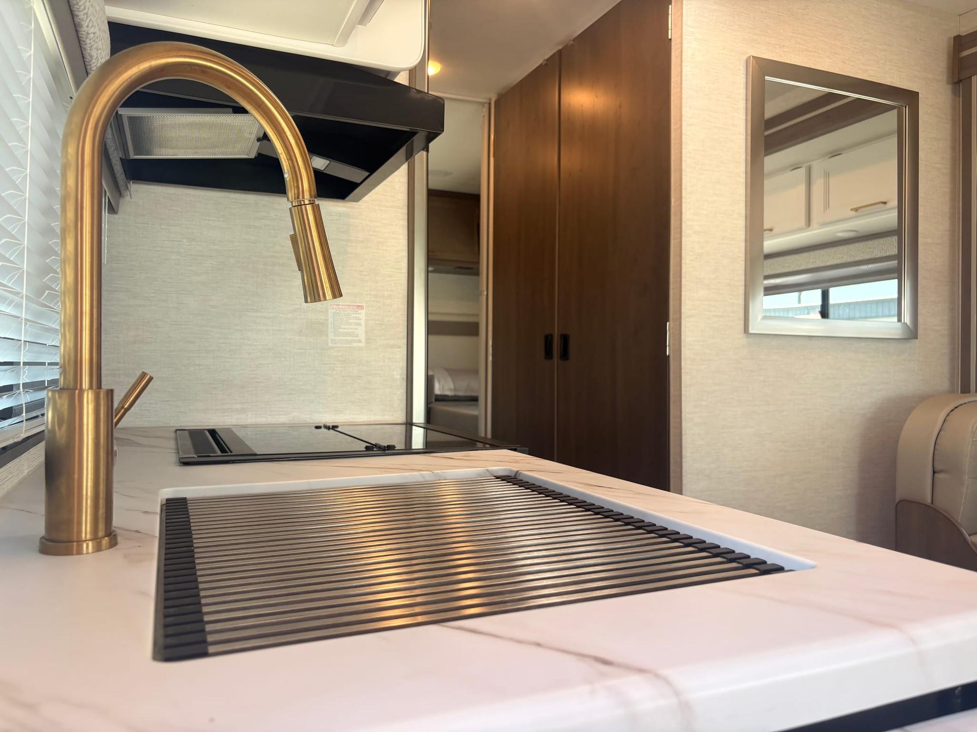 2025 Thor Motor Coach 2025 Thor Motor Coach Chateau - thumbnail 14