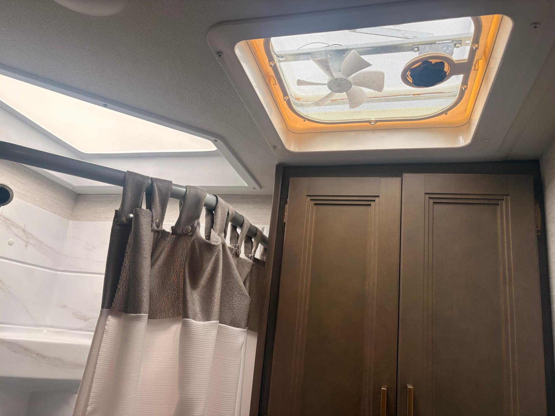 2025 Thor Motor Coach 2025 Thor Motor Coach Chateau - thumbnail 25