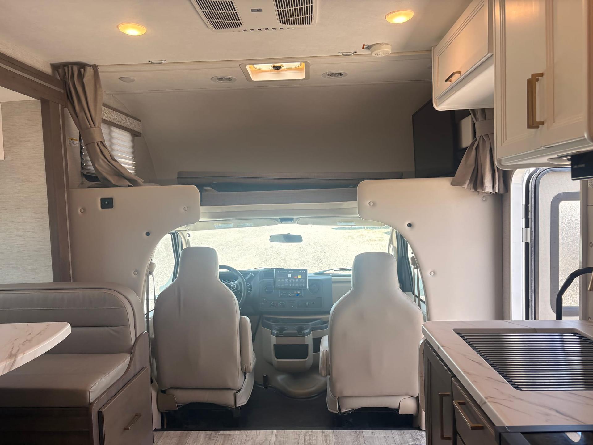 2025 Thor Motor Coach 2025 Thor Motor Coach Chateau - thumbnail 28