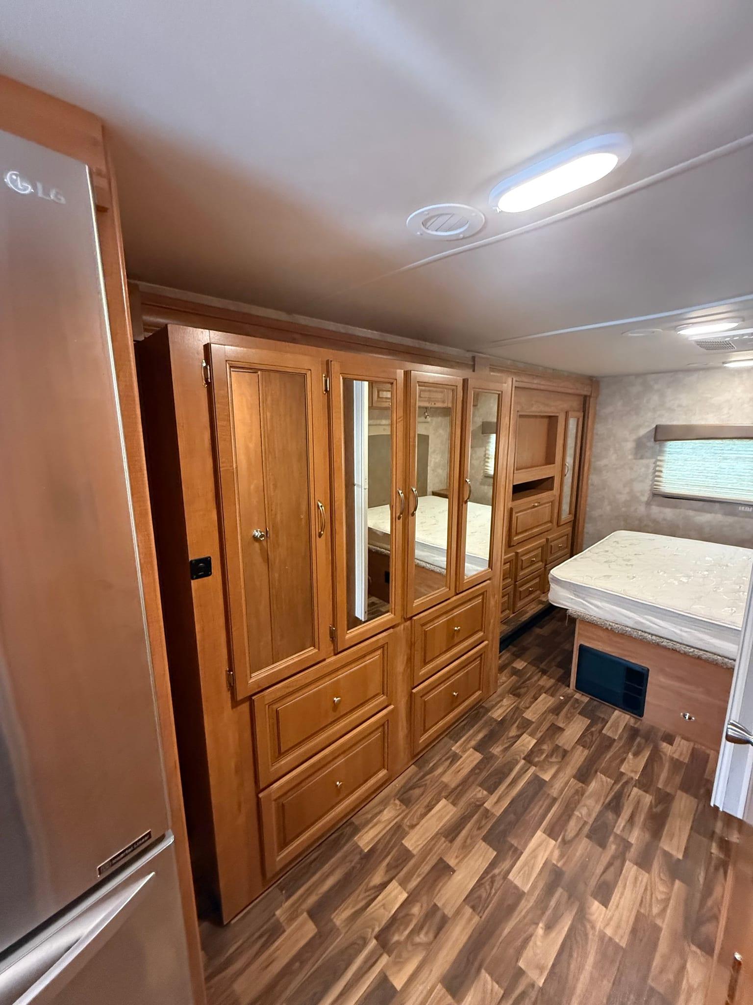 2018 Nexus RV 2018 Nexus RV Phantom SC - thumbnail 3