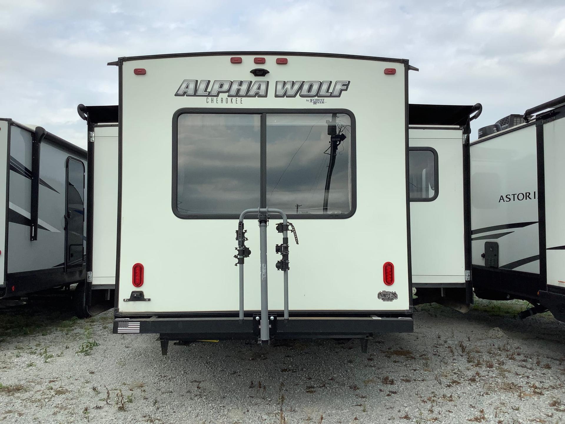 2020 Forest River 2020 Forest River Cherokee Alpha Wolf - thumbnail 3