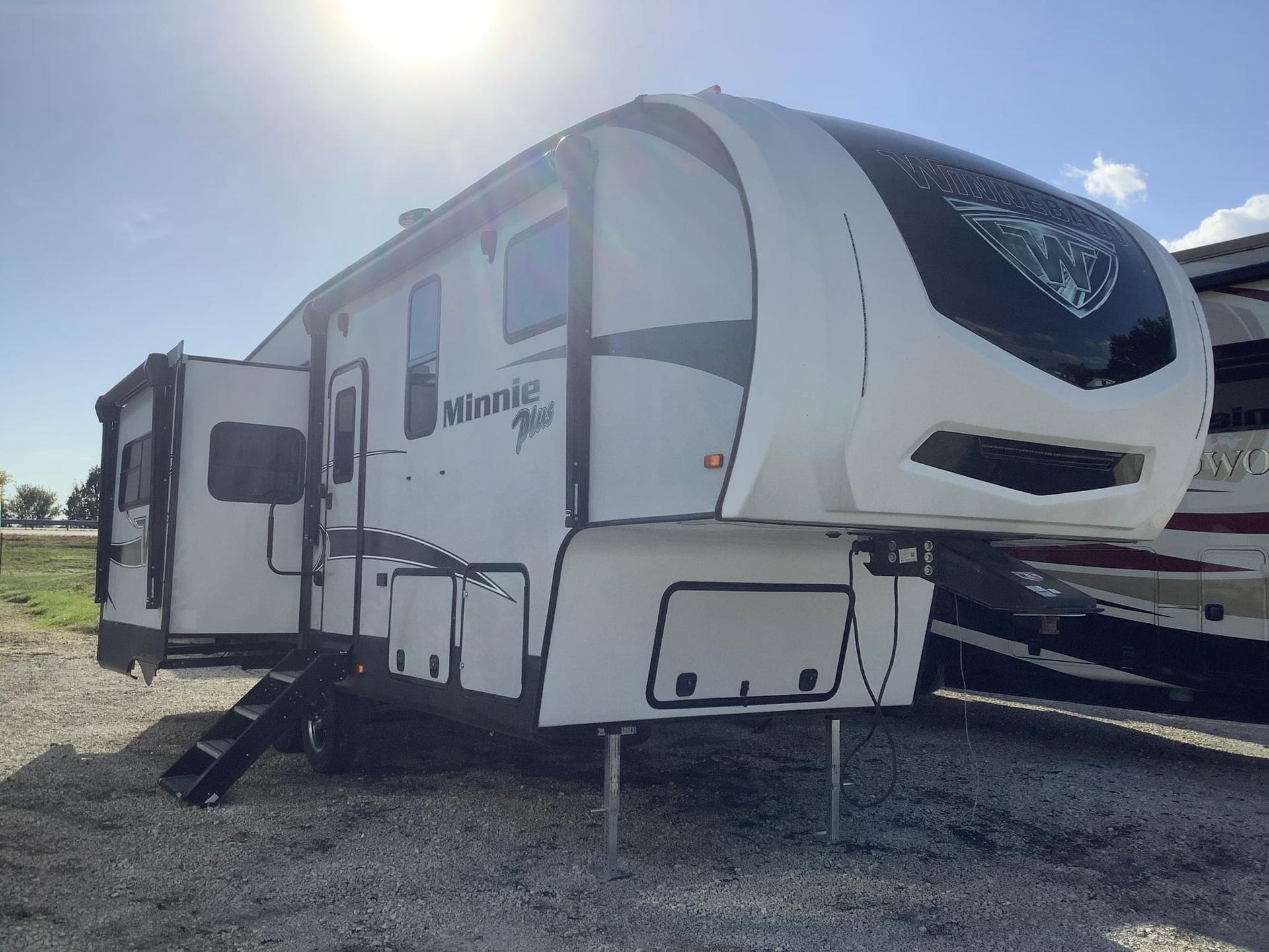 2019 Winnebago Winnie Plus 27RLTS