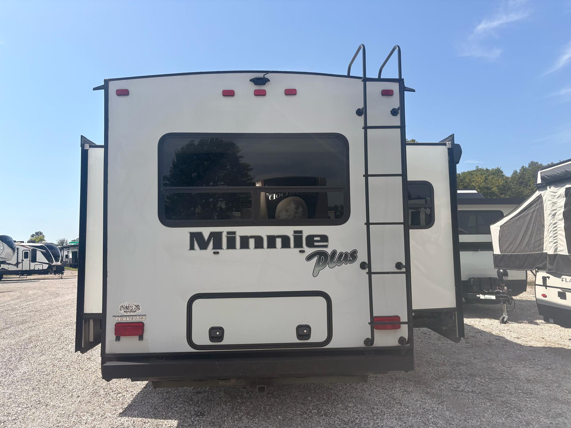 2019 Winnebago 2019 Winnebago Winnie Plus - thumbnail 3