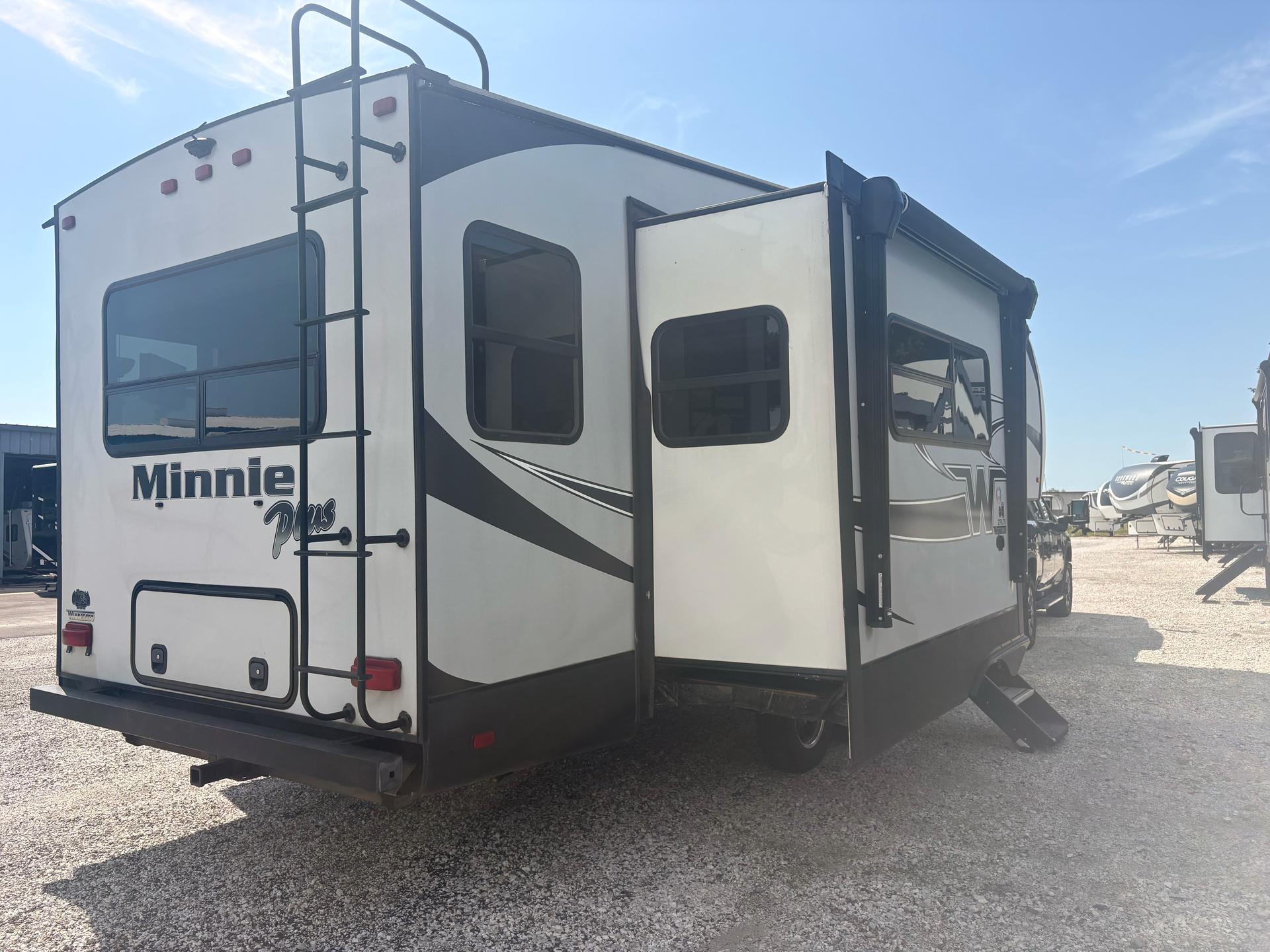 2019 Winnebago 2019 Winnebago Winnie Plus - thumbnail 4