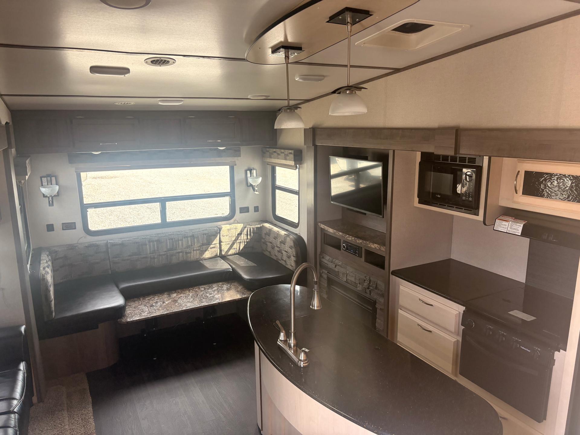 2019 Winnebago 2019 Winnebago Winnie Plus - thumbnail 9