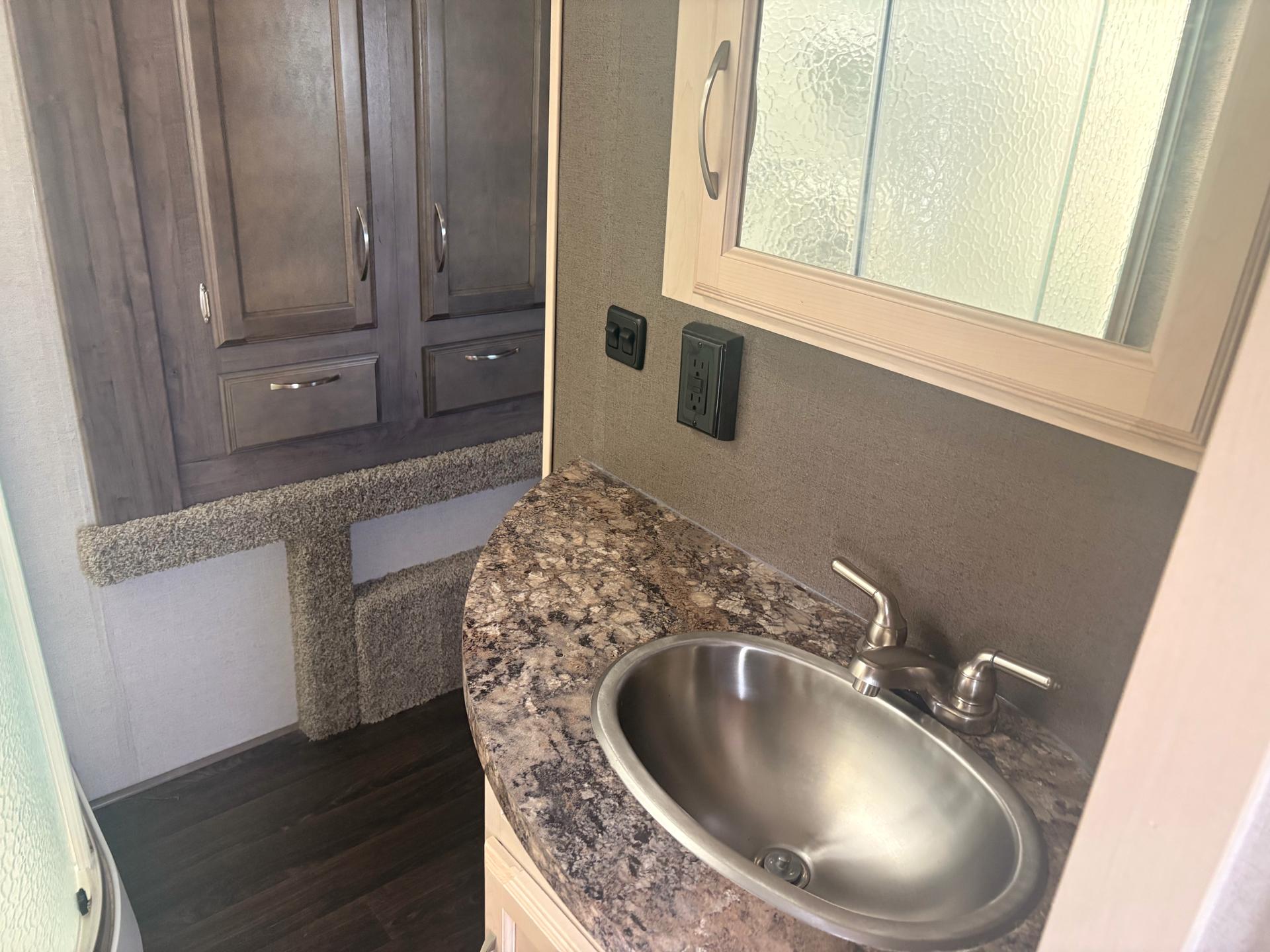 2019 Winnebago 2019 Winnebago Winnie Plus - thumbnail 15