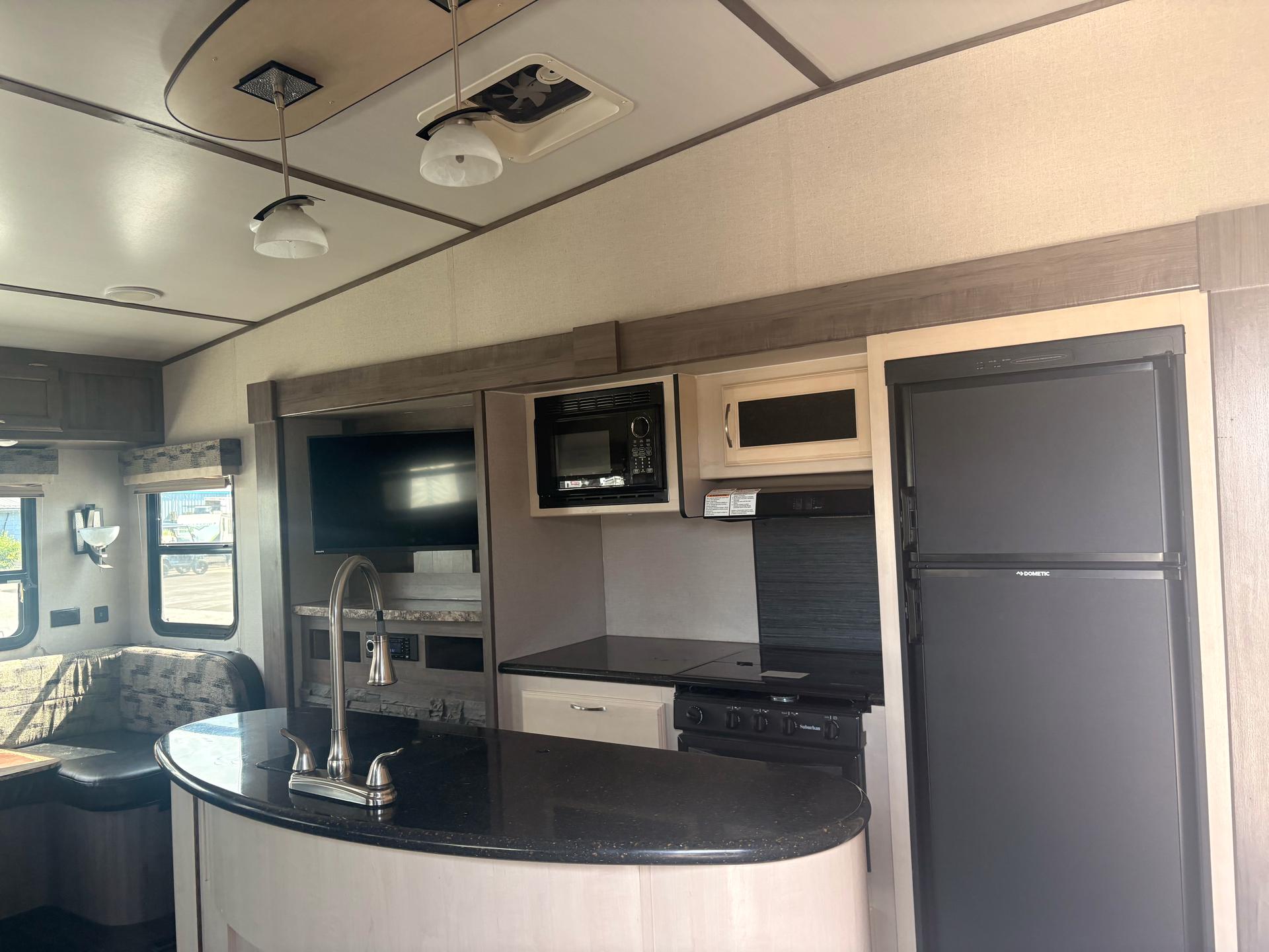 2019 Winnebago 2019 Winnebago Winnie Plus - thumbnail 28
