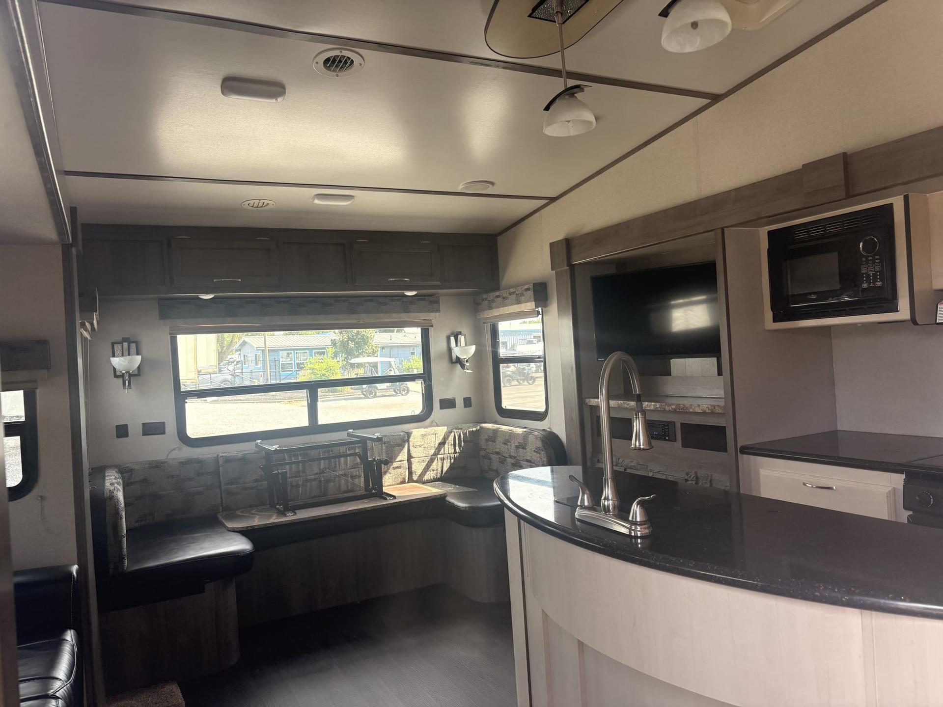 2019 Winnebago 2019 Winnebago Winnie Plus - thumbnail 17