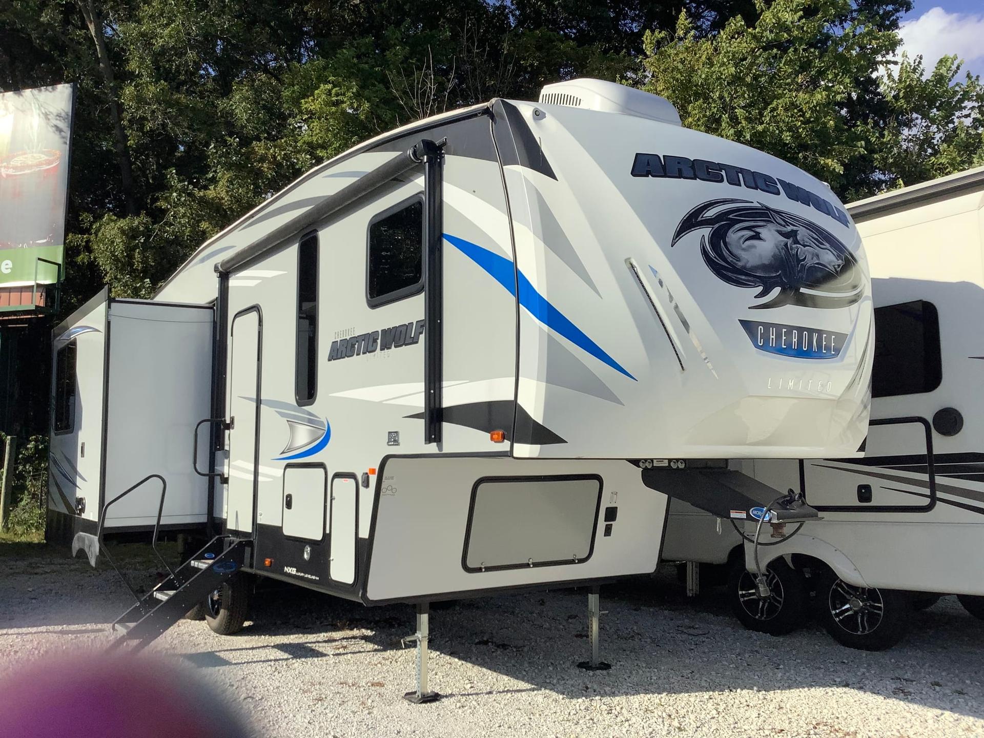 2020 Forest River Cherokee Arctic Wolf 285DRL4