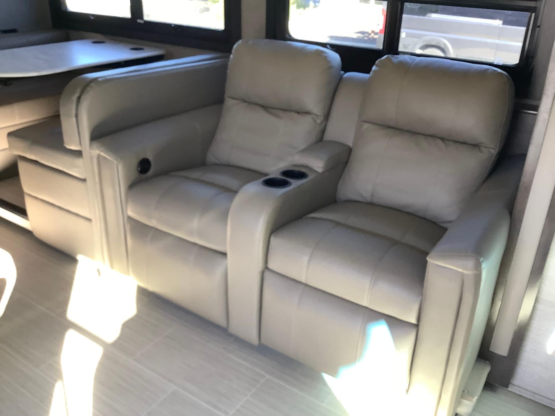 2023 Jayco 2023 Jayco Precept - thumbnail 6