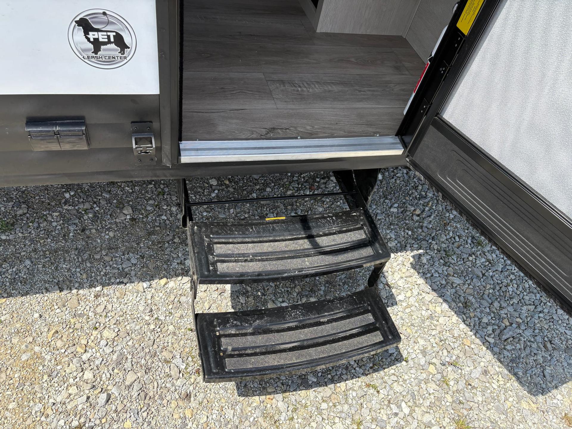 2025 Coachmen 2025 Coachmen Shasta Compact - thumbnail 8