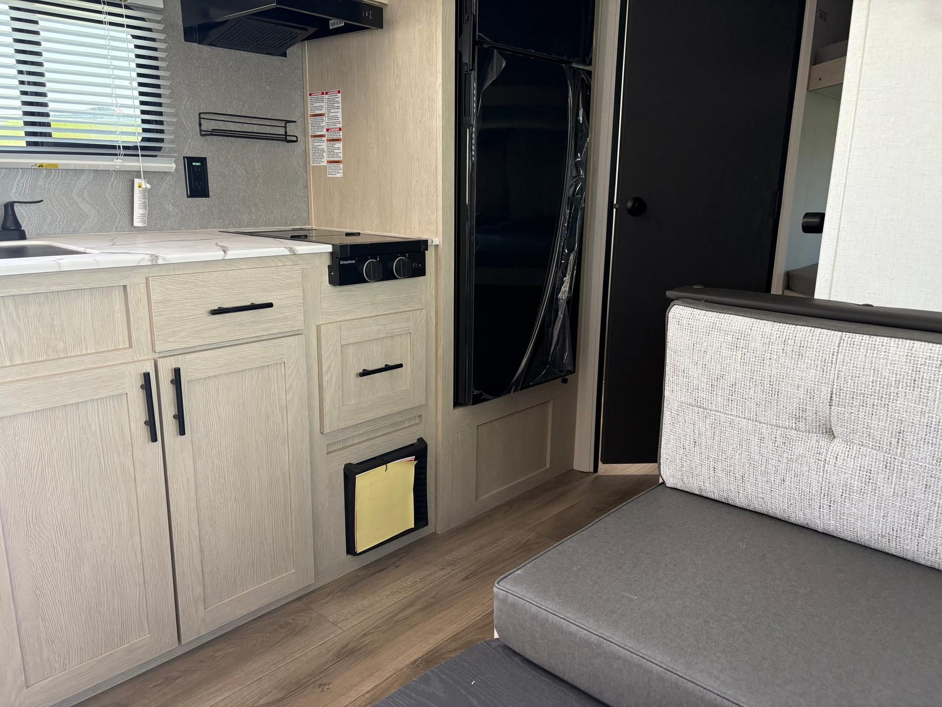 2025 Coachmen 2025 Coachmen Shasta Compact - thumbnail 11
