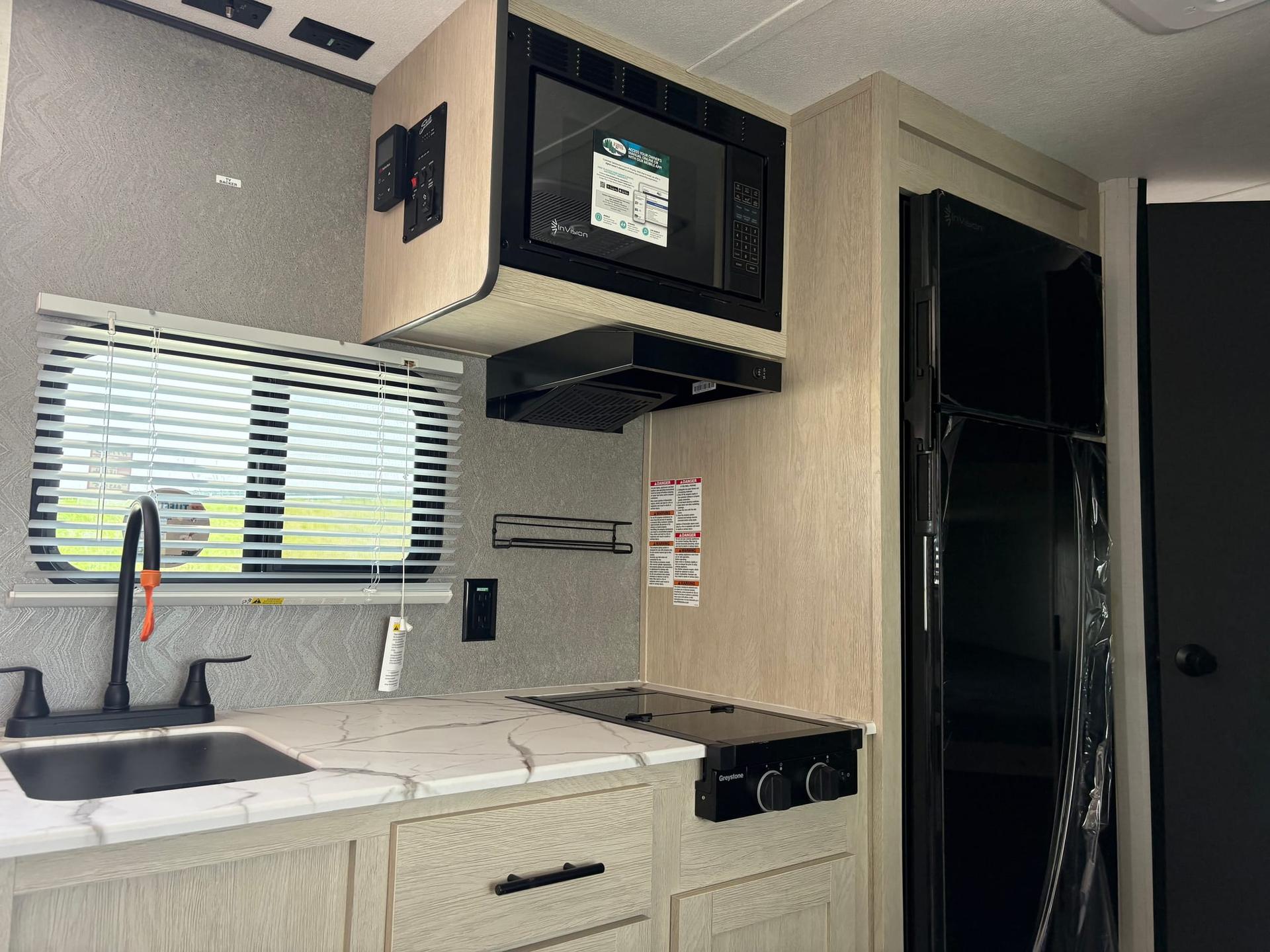 2025 Coachmen 2025 Coachmen Shasta Compact - thumbnail 17