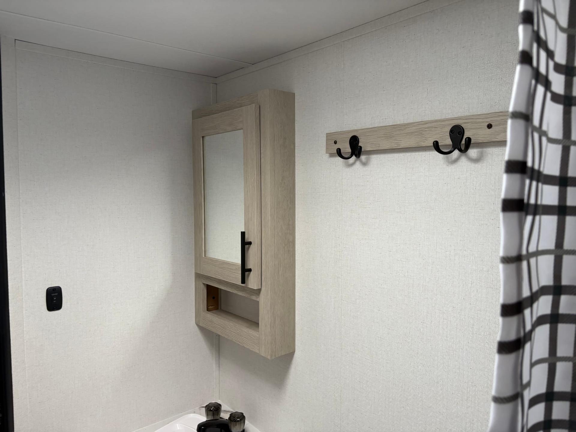 2025 Coachmen 2025 Coachmen Shasta Compact - thumbnail 30