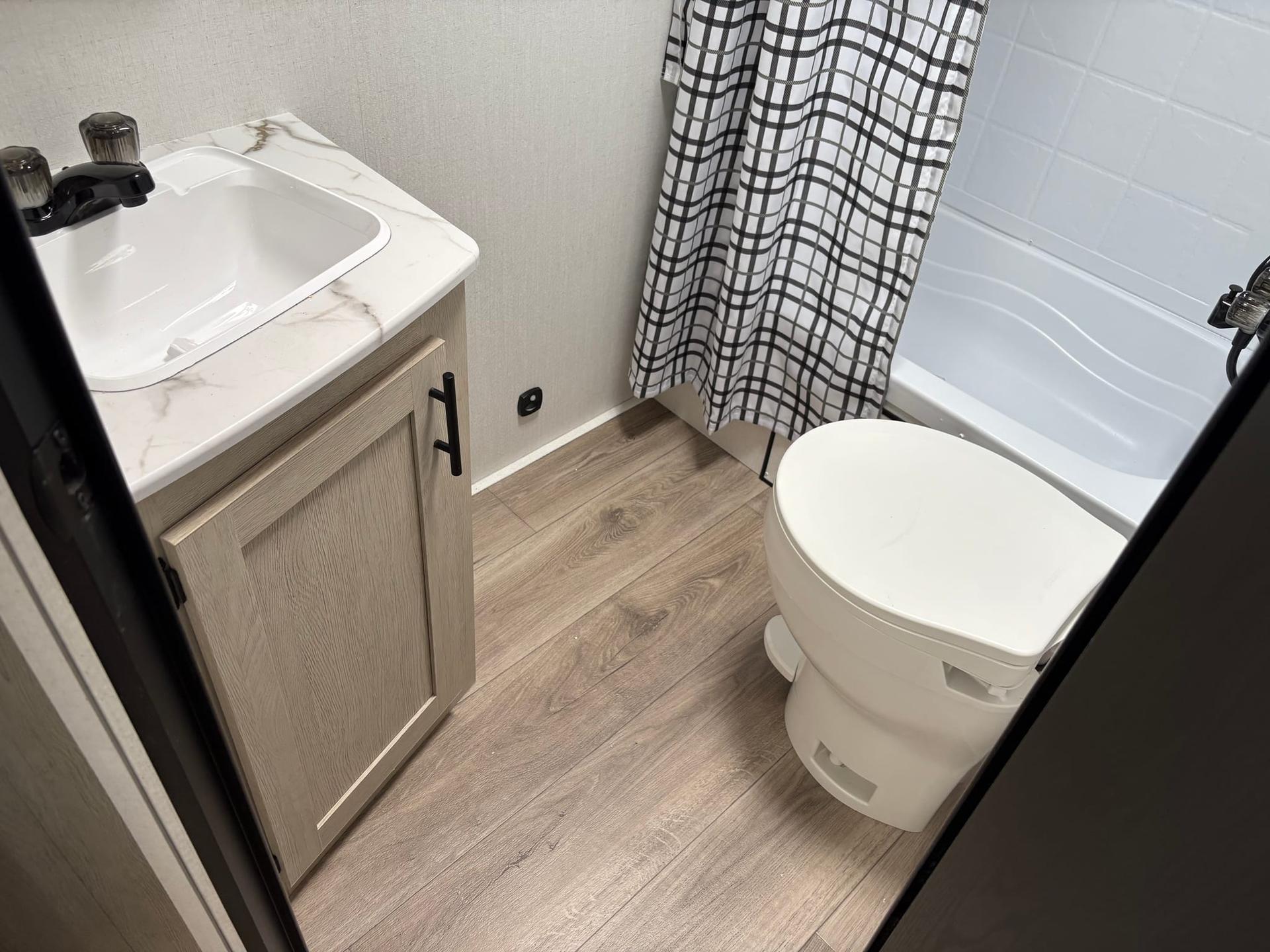 2025 Coachmen 2025 Coachmen Shasta Compact - thumbnail 31
