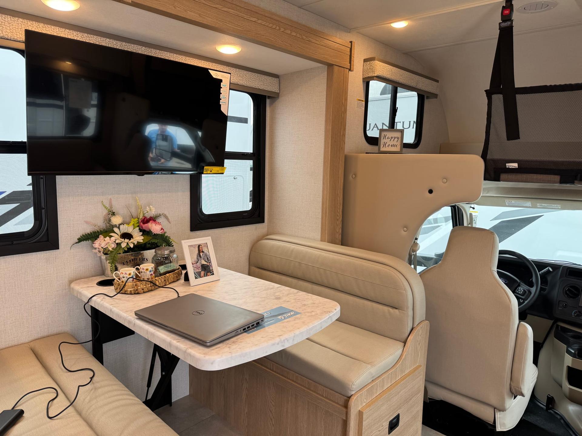 2026 Thor Motor Coach 2026 Thor Motor Coach Chateau - thumbnail 4