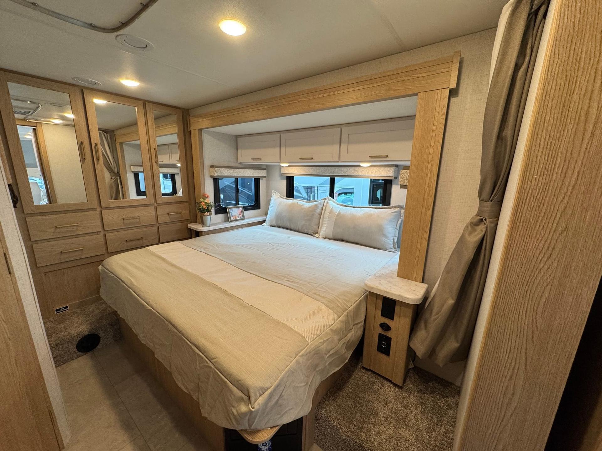 2026 Thor Motor Coach 2026 Thor Motor Coach Chateau - thumbnail 9