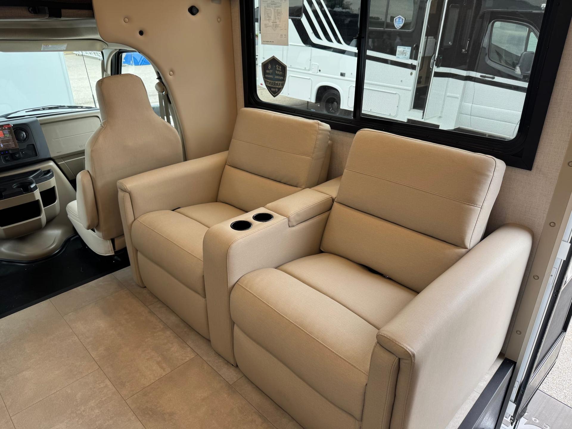 2026 Thor Motor Coach 2026 Thor Motor Coach Chateau - thumbnail 12